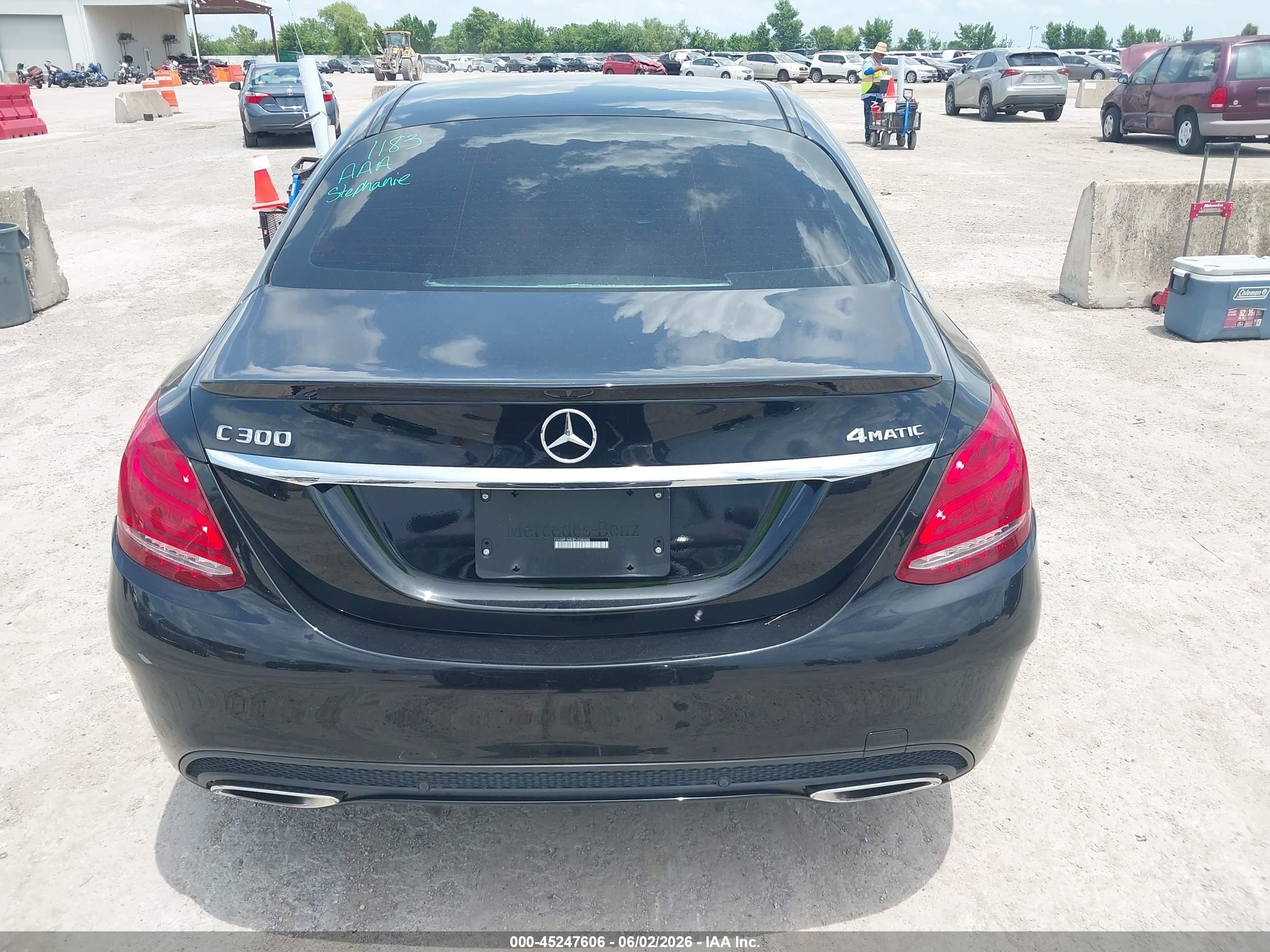 2015 Mercedes-benz C 300 Sport 4matic Черный vin: 55SWF4KB3FU038605