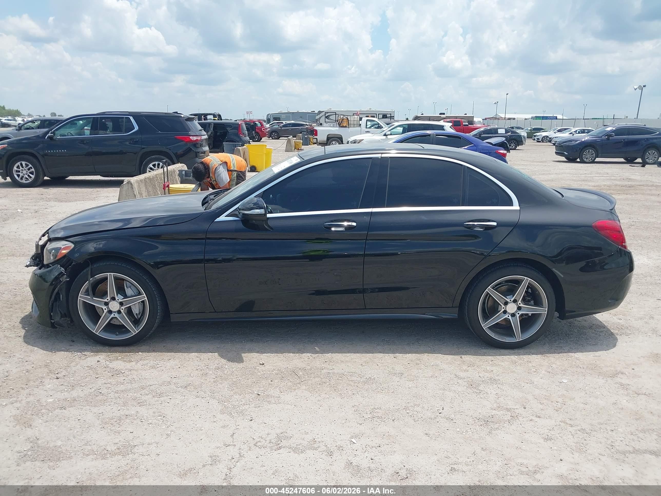 2015 Mercedes-benz C 300 Sport 4matic Черный vin: 55SWF4KB3FU038605