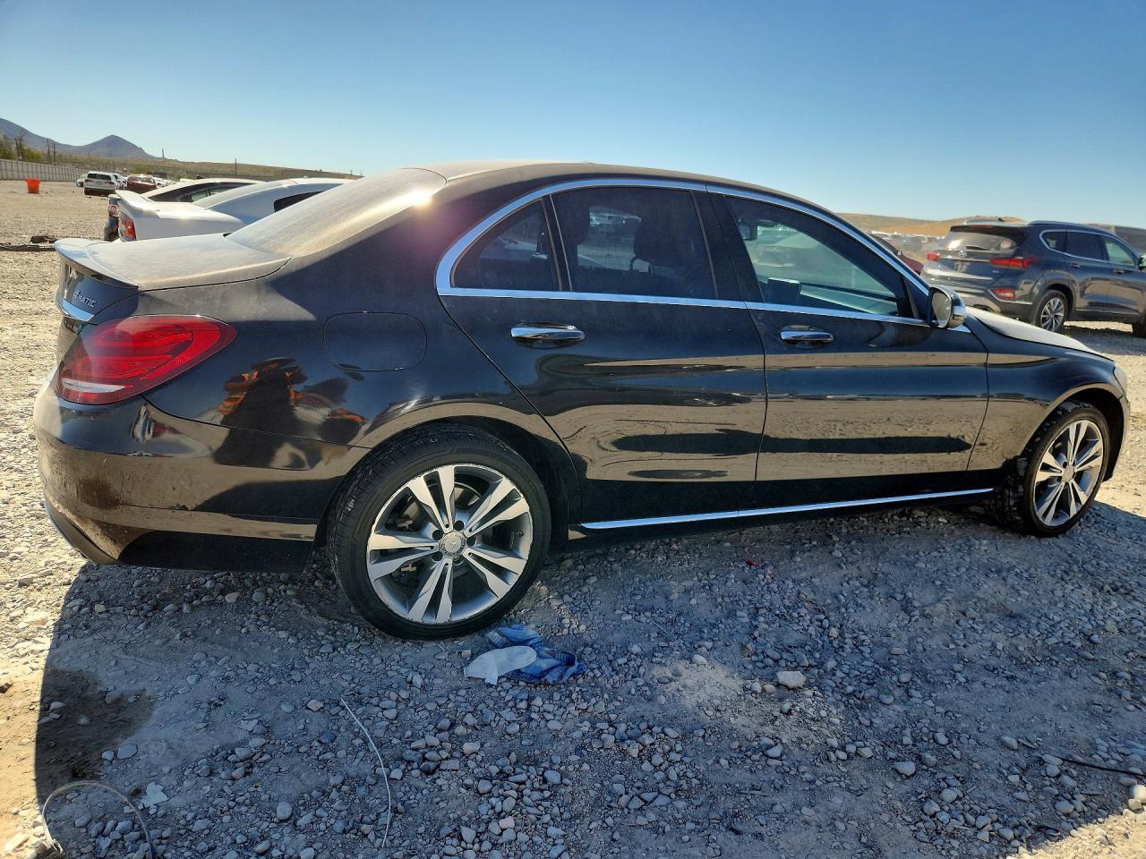 2015 Mercedes-benz C 300 4matic Черный vin: 55SWF4KB3FU070129