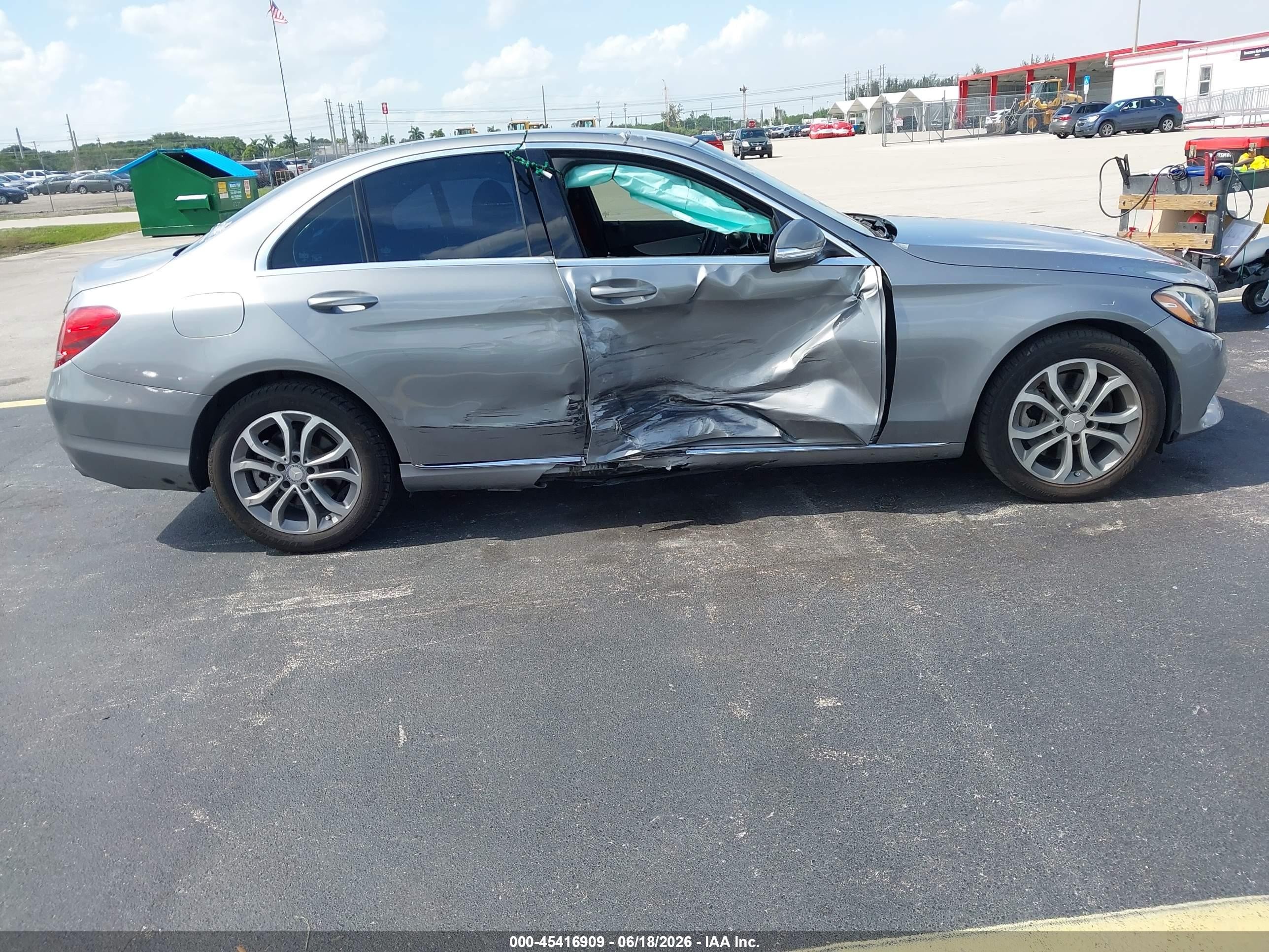2015 Mercedes-benz C 300 4matic Silver vin: 55SWF4KB3FU071703
