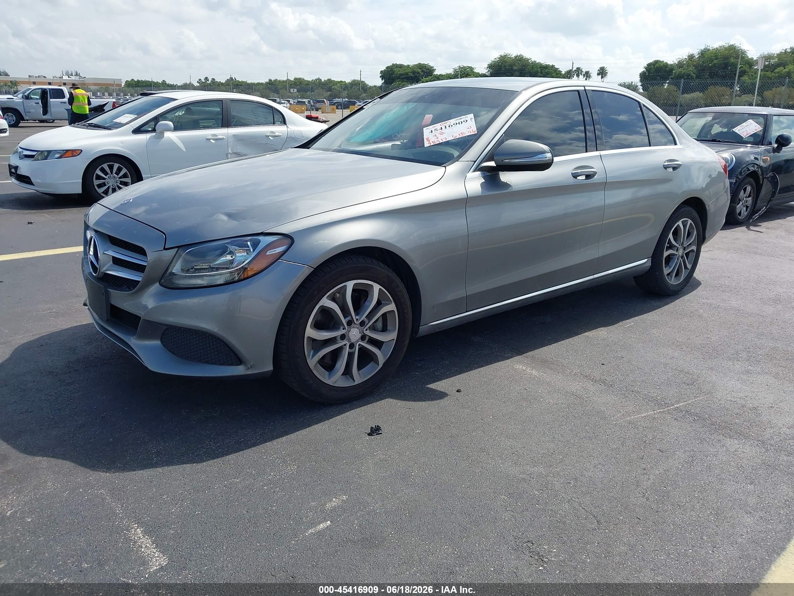2015 Mercedes-benz C 300 4matic Silver vin: 55SWF4KB3FU071703