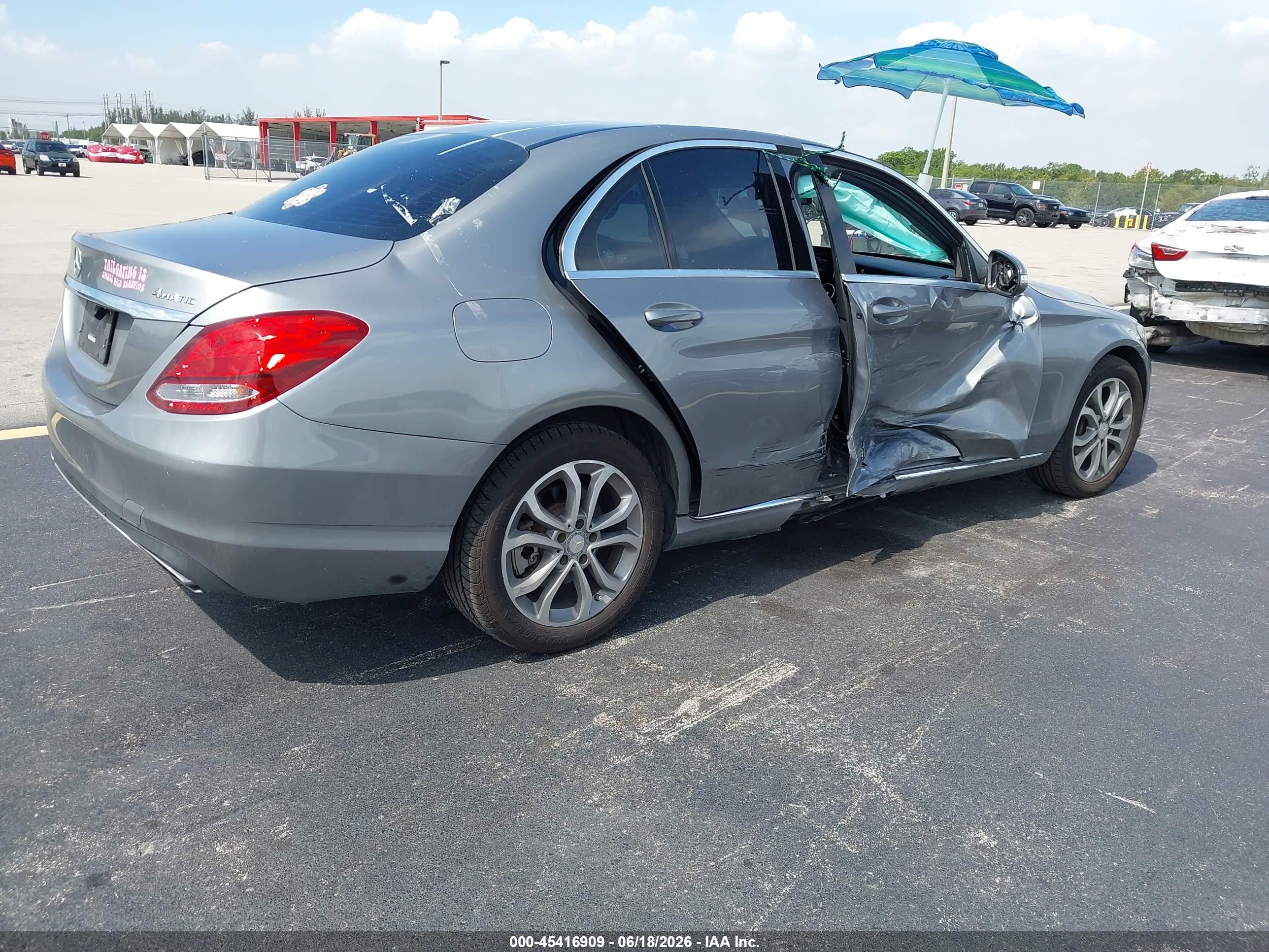 2015 Mercedes-benz C 300 4matic Silver vin: 55SWF4KB3FU071703