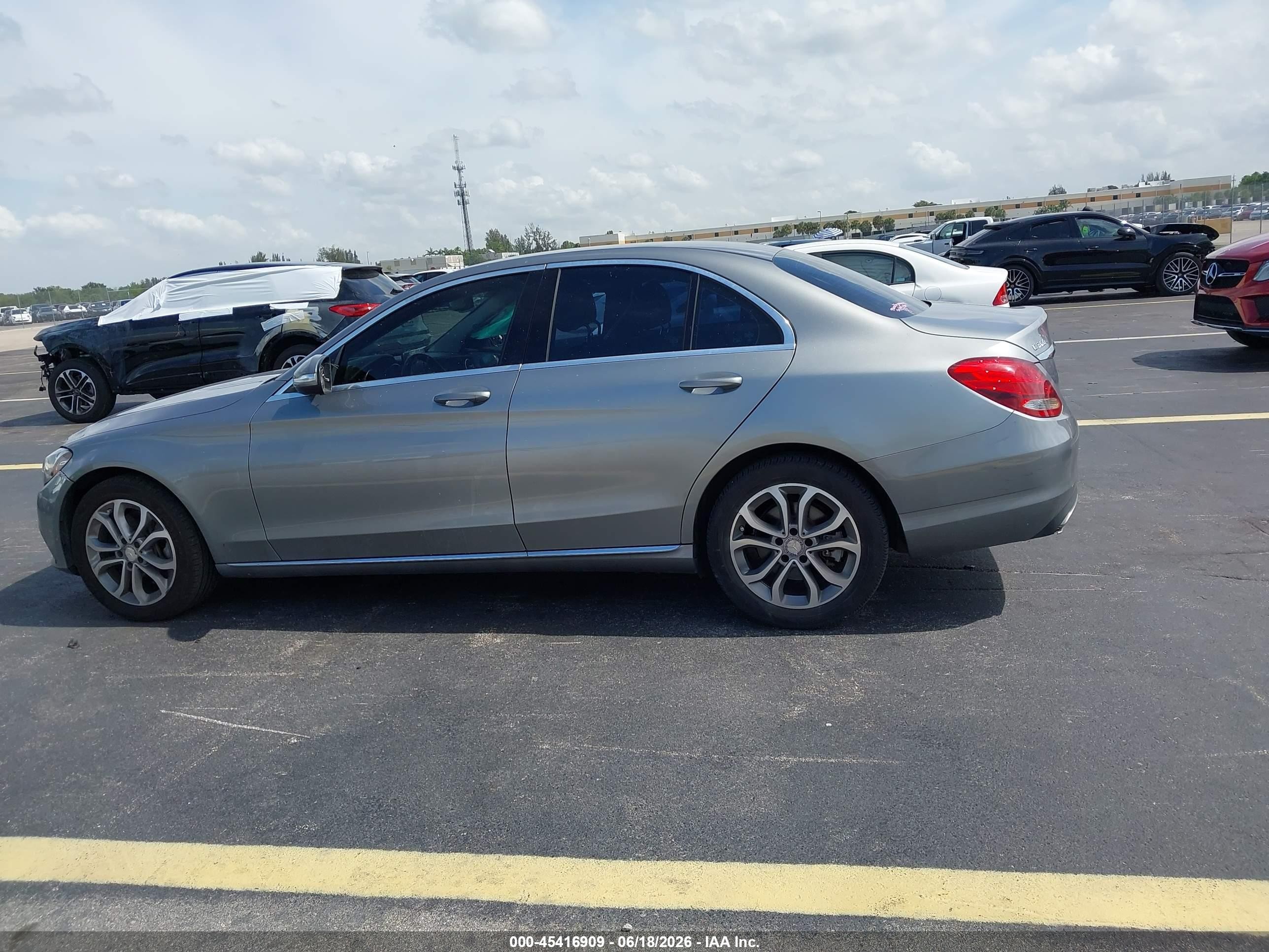 2015 Mercedes-benz C 300 4matic Silver vin: 55SWF4KB3FU071703