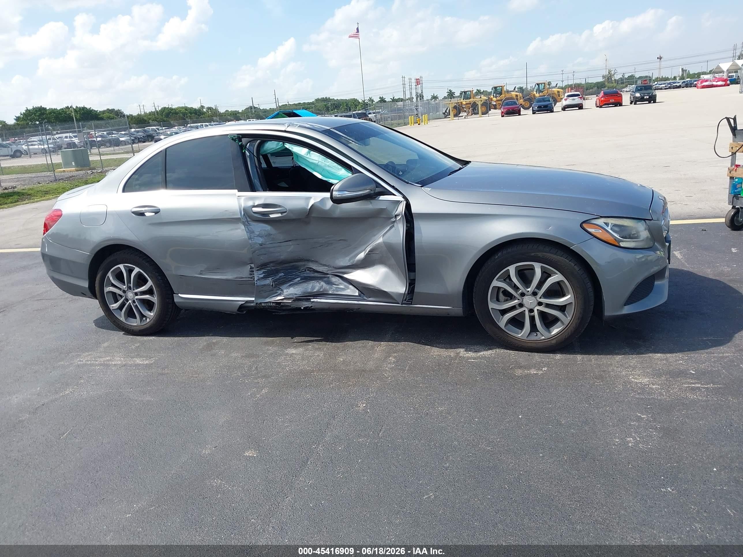2015 Mercedes-benz C 300 4matic Silver vin: 55SWF4KB3FU071703