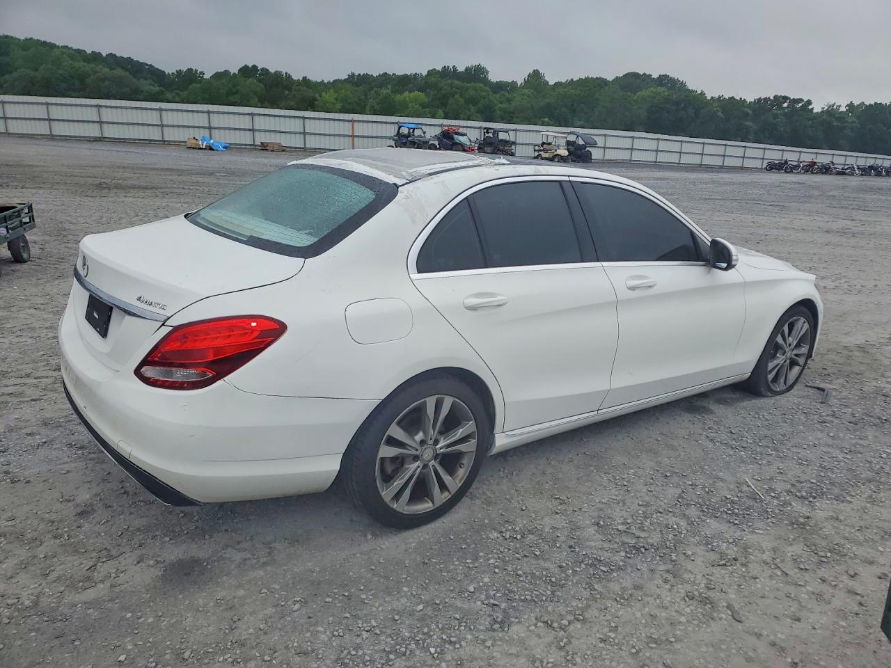 2015 Mercedes-benz C 300 4matic Белый vin: 55SWF4KB3FU076318
