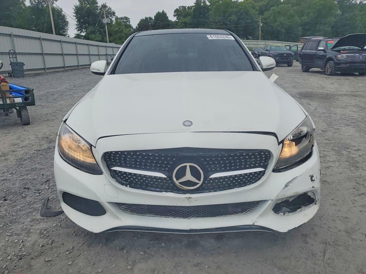 2015 Mercedes-benz C 300 4matic Белый vin: 55SWF4KB3FU076318