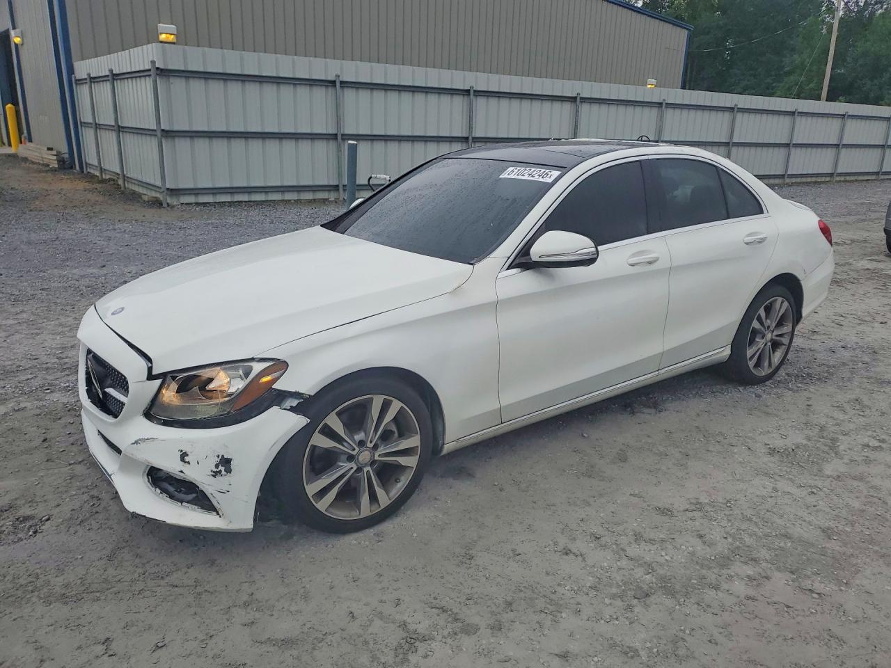 2015 Mercedes-benz C 300 4matic Белый vin: 55SWF4KB3FU076318