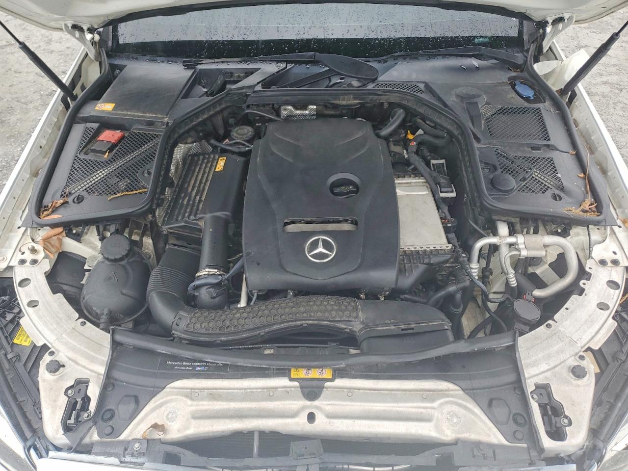 2015 Mercedes-benz C 300 4matic Белый vin: 55SWF4KB3FU076318