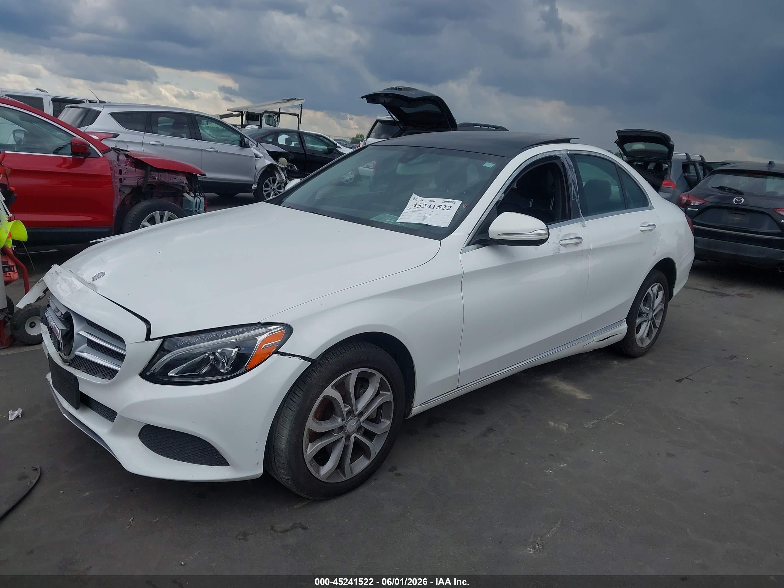 2015 Mercedes-benz C 300 4matic White vin: 55SWF4KB3FU080417