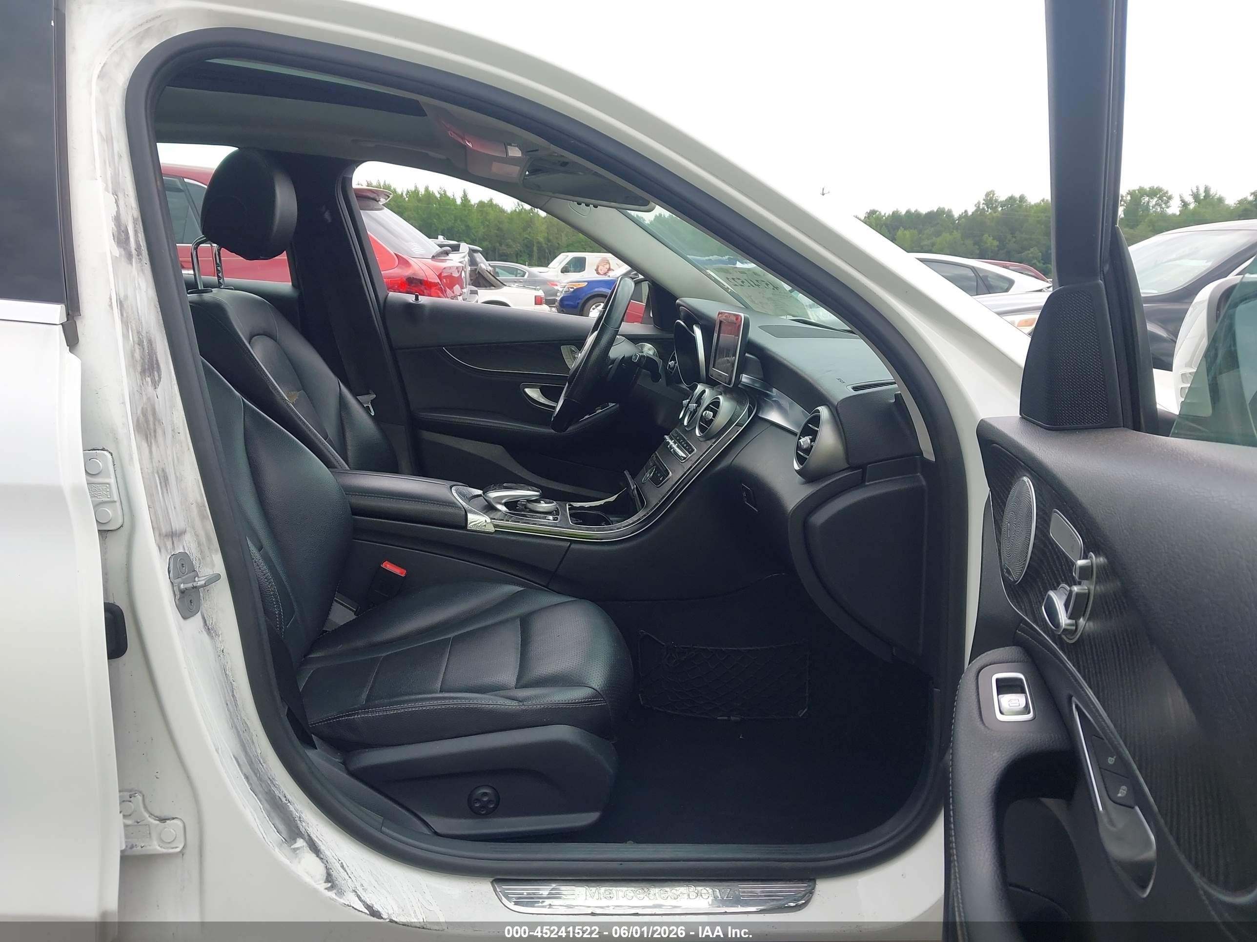 2015 Mercedes-benz C 300 4matic White vin: 55SWF4KB3FU080417