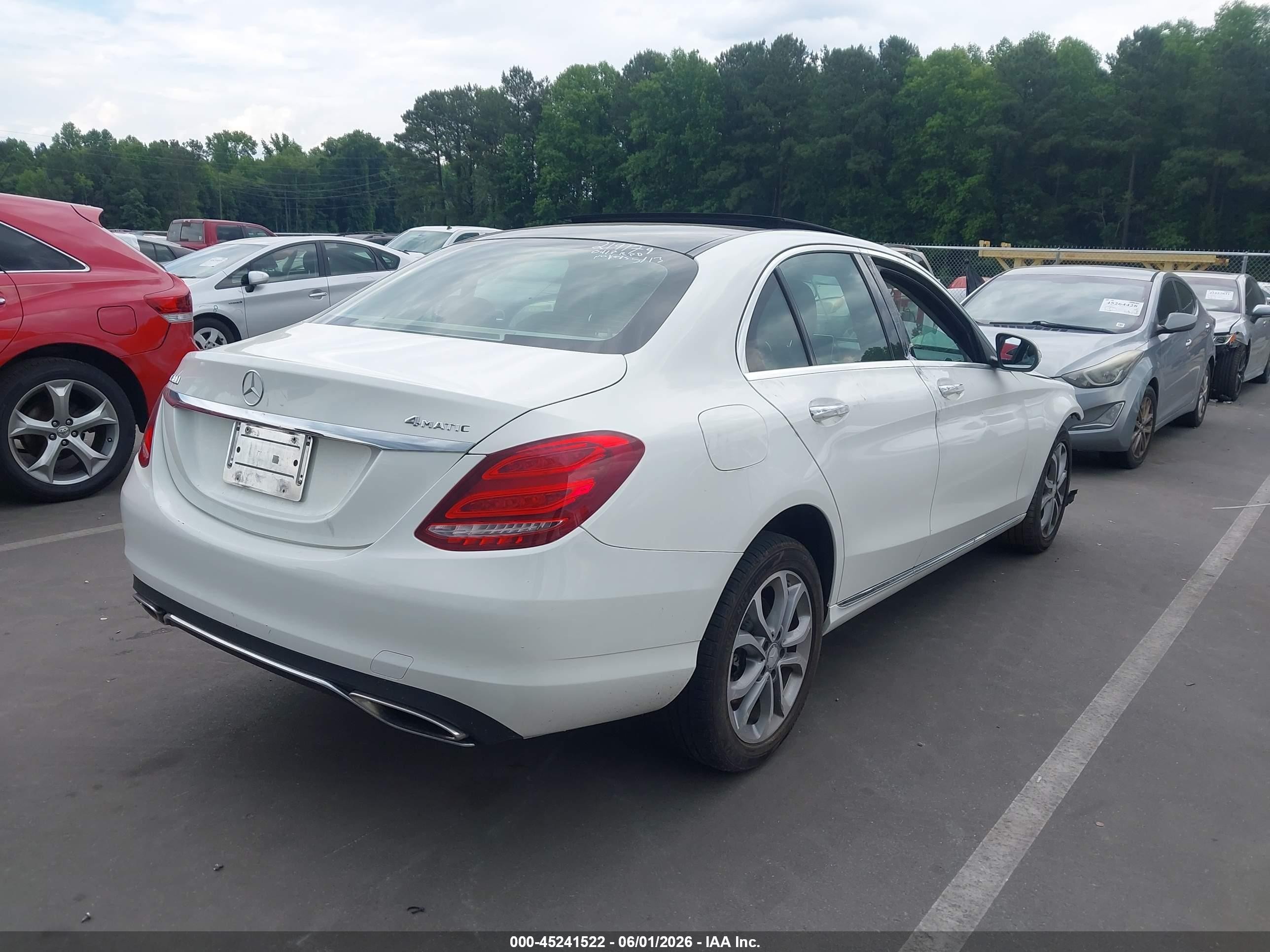 2015 Mercedes-benz C 300 4matic White vin: 55SWF4KB3FU080417