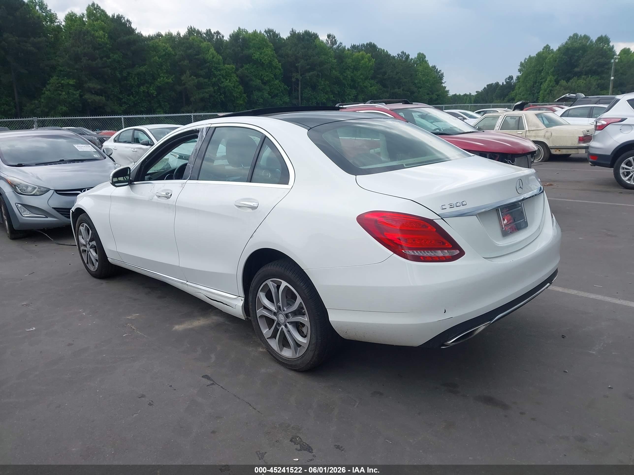 2015 Mercedes-benz C 300 4matic White vin: 55SWF4KB3FU080417