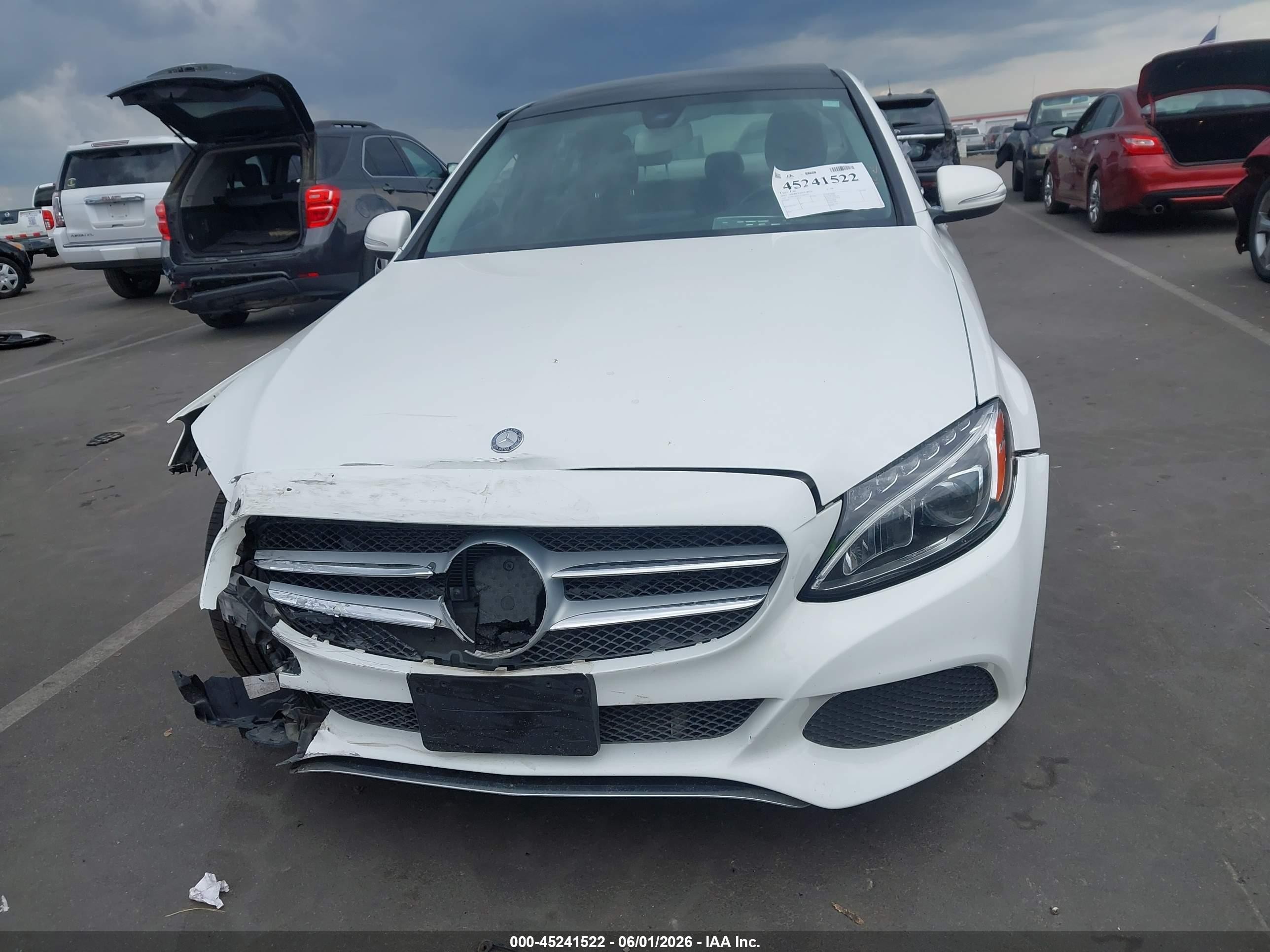 2015 Mercedes-benz C 300 4matic White vin: 55SWF4KB3FU080417