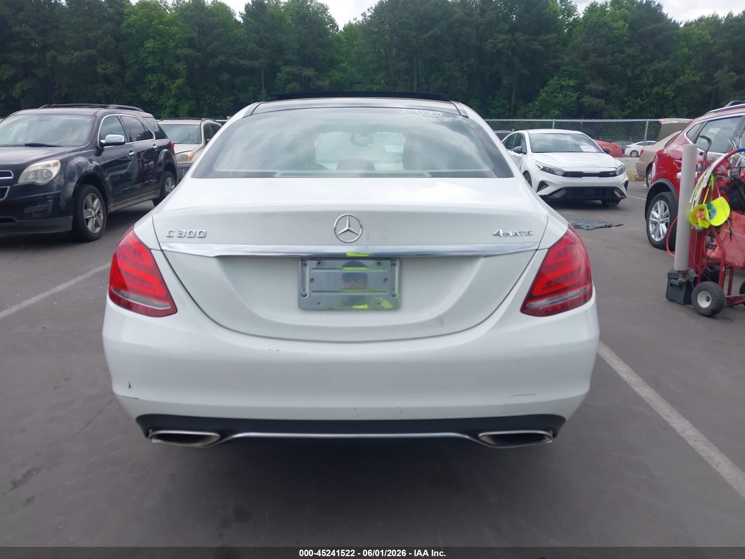 2015 Mercedes-benz C 300 4matic White vin: 55SWF4KB3FU080417