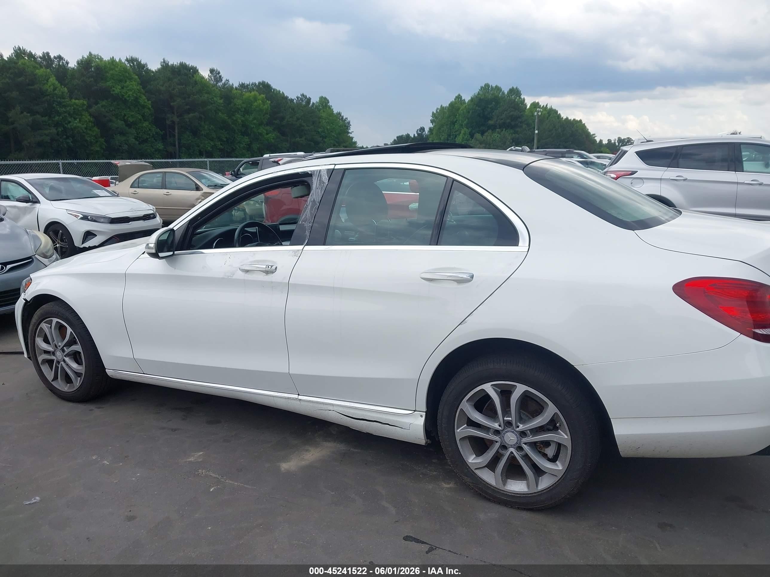 2015 Mercedes-benz C 300 4matic White vin: 55SWF4KB3FU080417