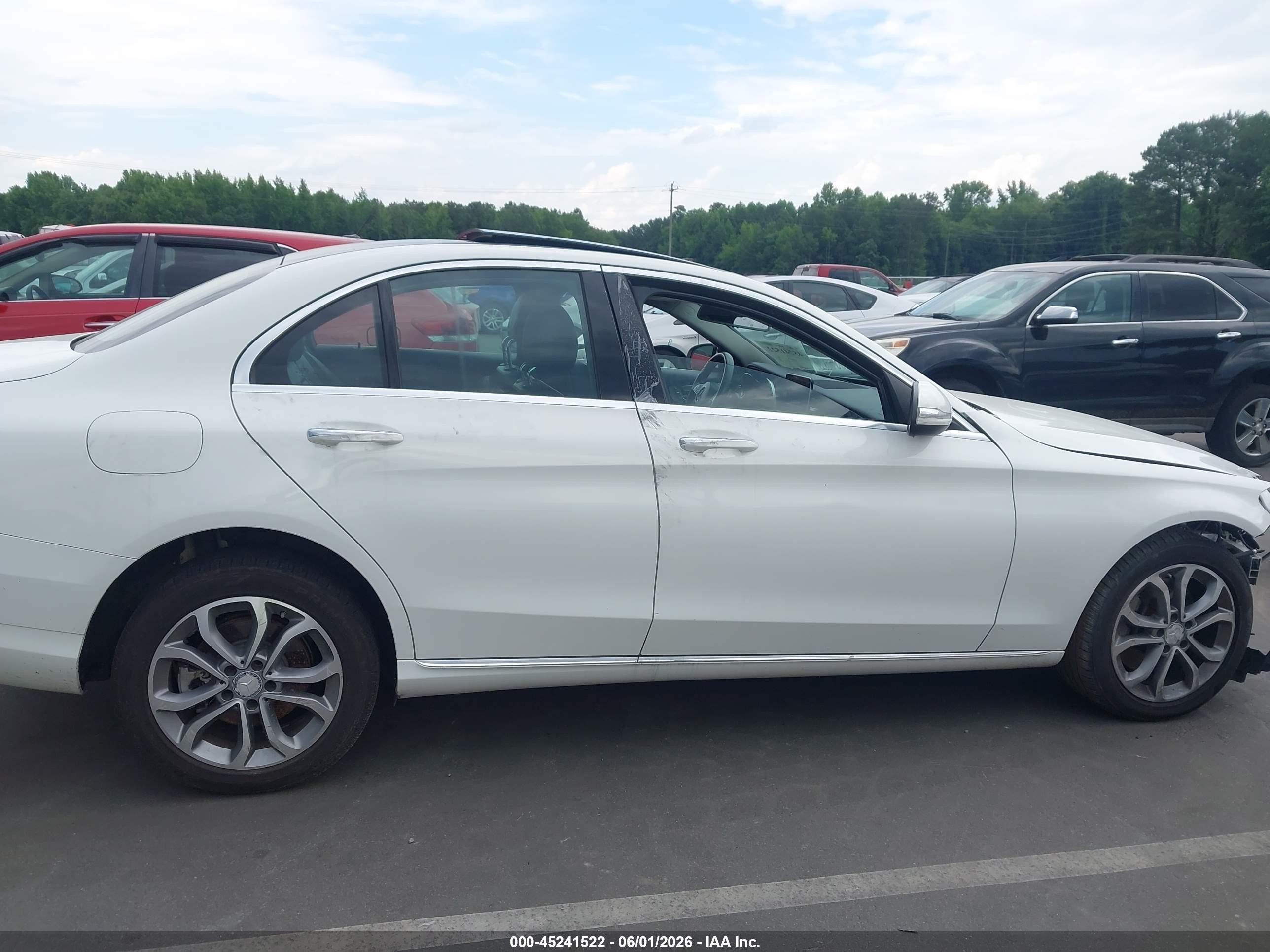 2015 Mercedes-benz C 300 4matic White vin: 55SWF4KB3FU080417