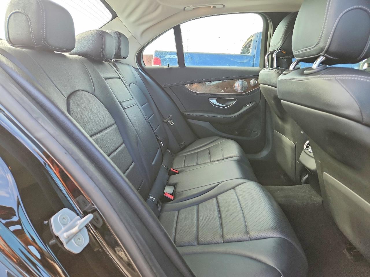2015 Mercedes-benz C 300 4matic Черный vin: 55SWF4KB3FU081356