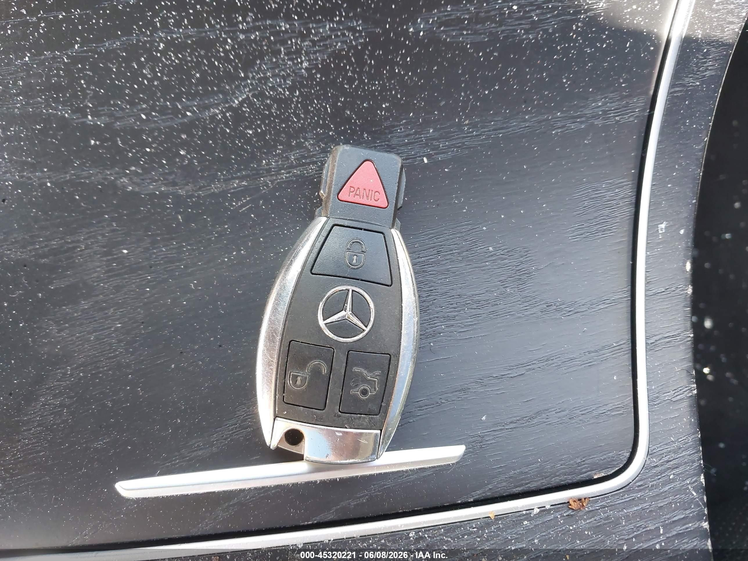 2015 Mercedes-benz C 300 4matic Белый vin: 55SWF4KB3FU083124