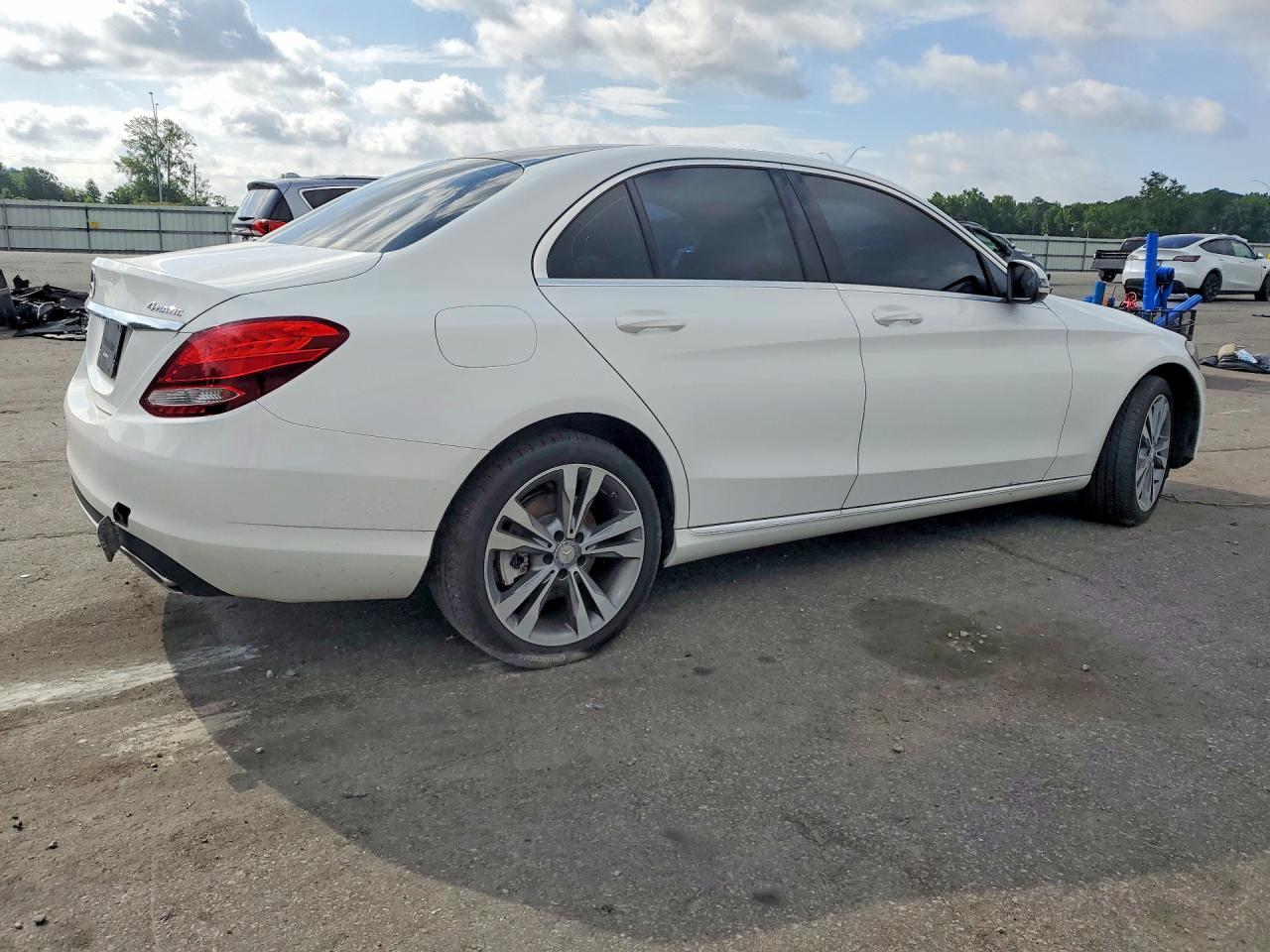 2016 Mercedes-benz C 300 4matic White vin: 55SWF4KB3GU156056