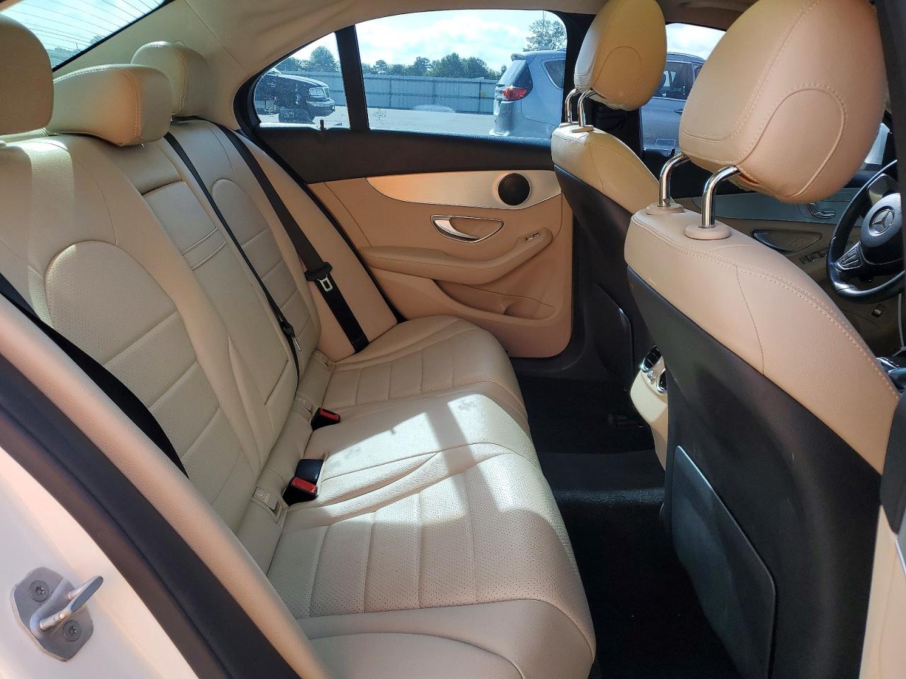 2016 Mercedes-benz C 300 4matic White vin: 55SWF4KB3GU156056