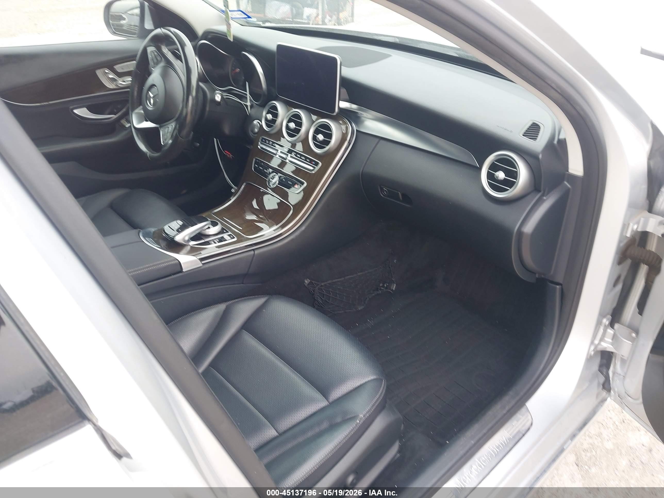 2015 Mercedes-benz C 300 4matic Серебряный vin: 55SWF4KB4FU000459