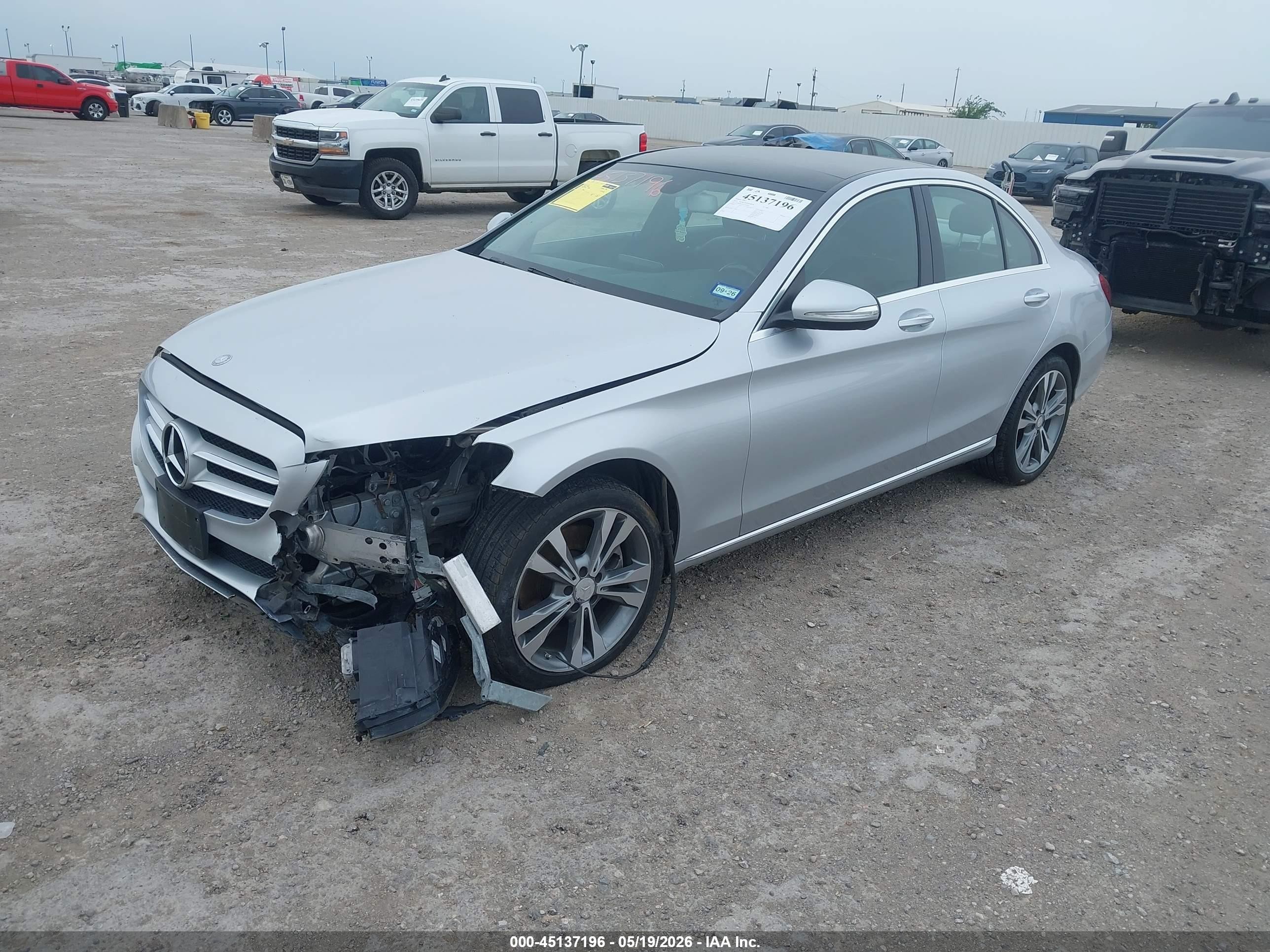 2015 Mercedes-benz C 300 4matic Серебряный vin: 55SWF4KB4FU000459