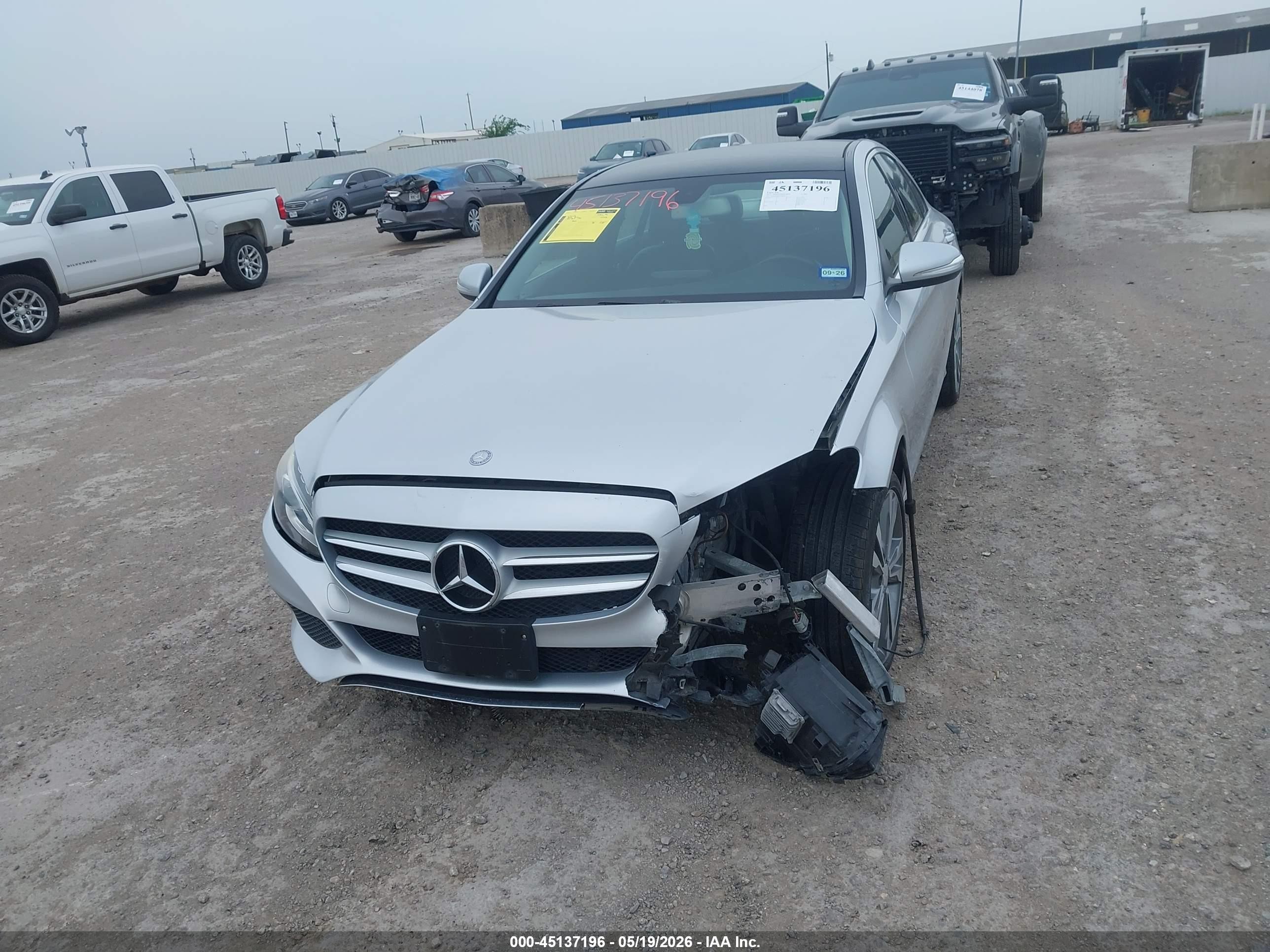 2015 Mercedes-benz C 300 4matic Серебряный vin: 55SWF4KB4FU000459