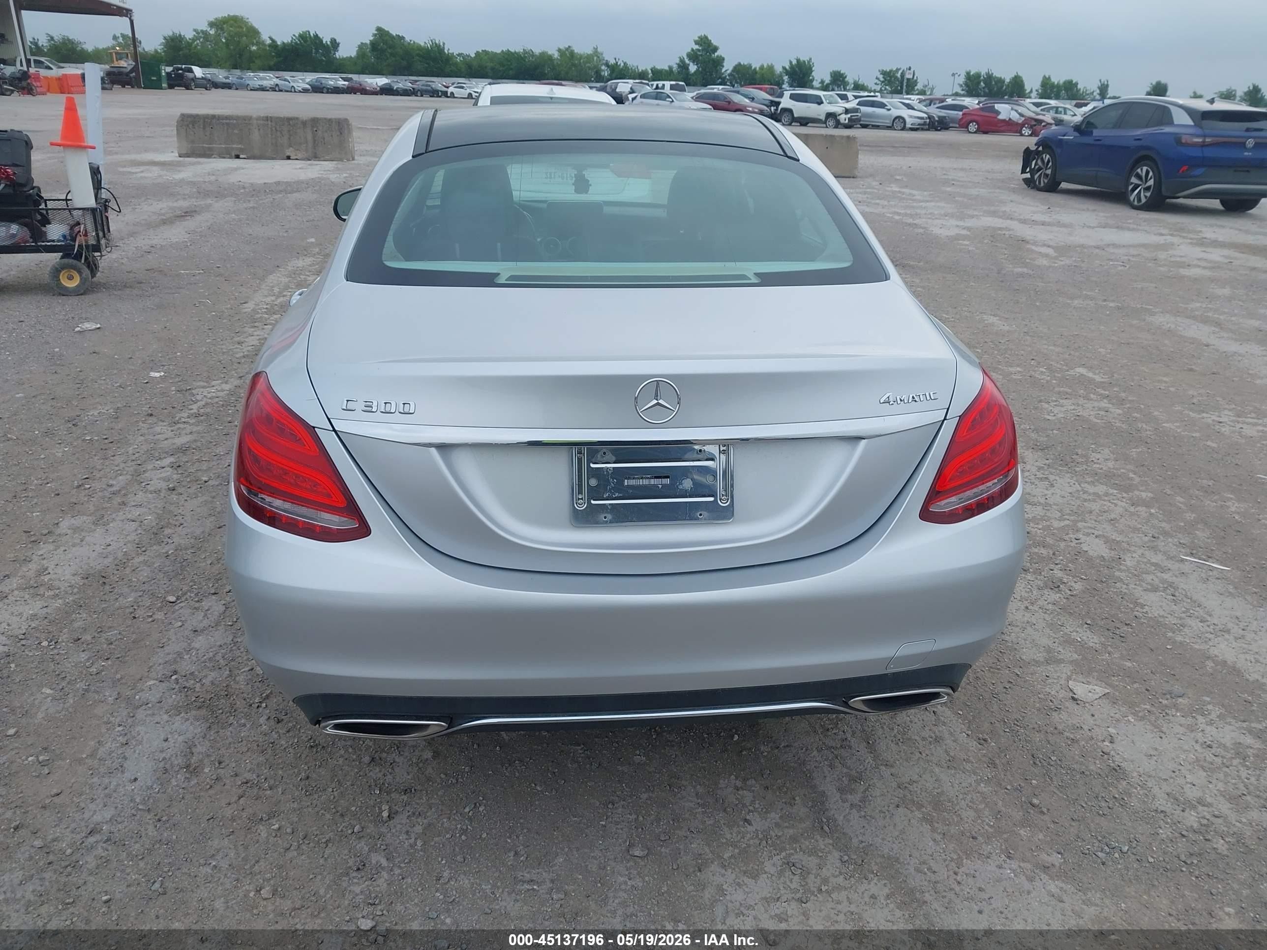 2015 Mercedes-benz C 300 4matic Серебряный vin: 55SWF4KB4FU000459