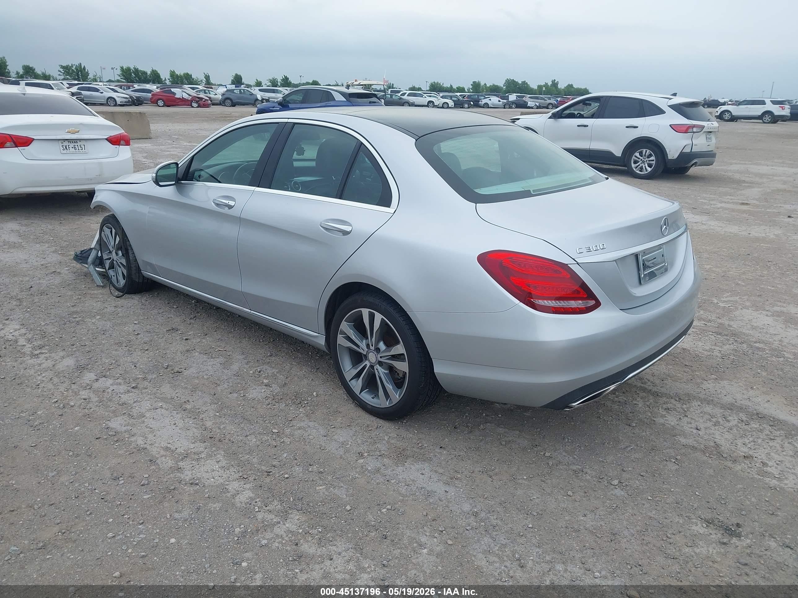 2015 Mercedes-benz C 300 4matic Серебряный vin: 55SWF4KB4FU000459