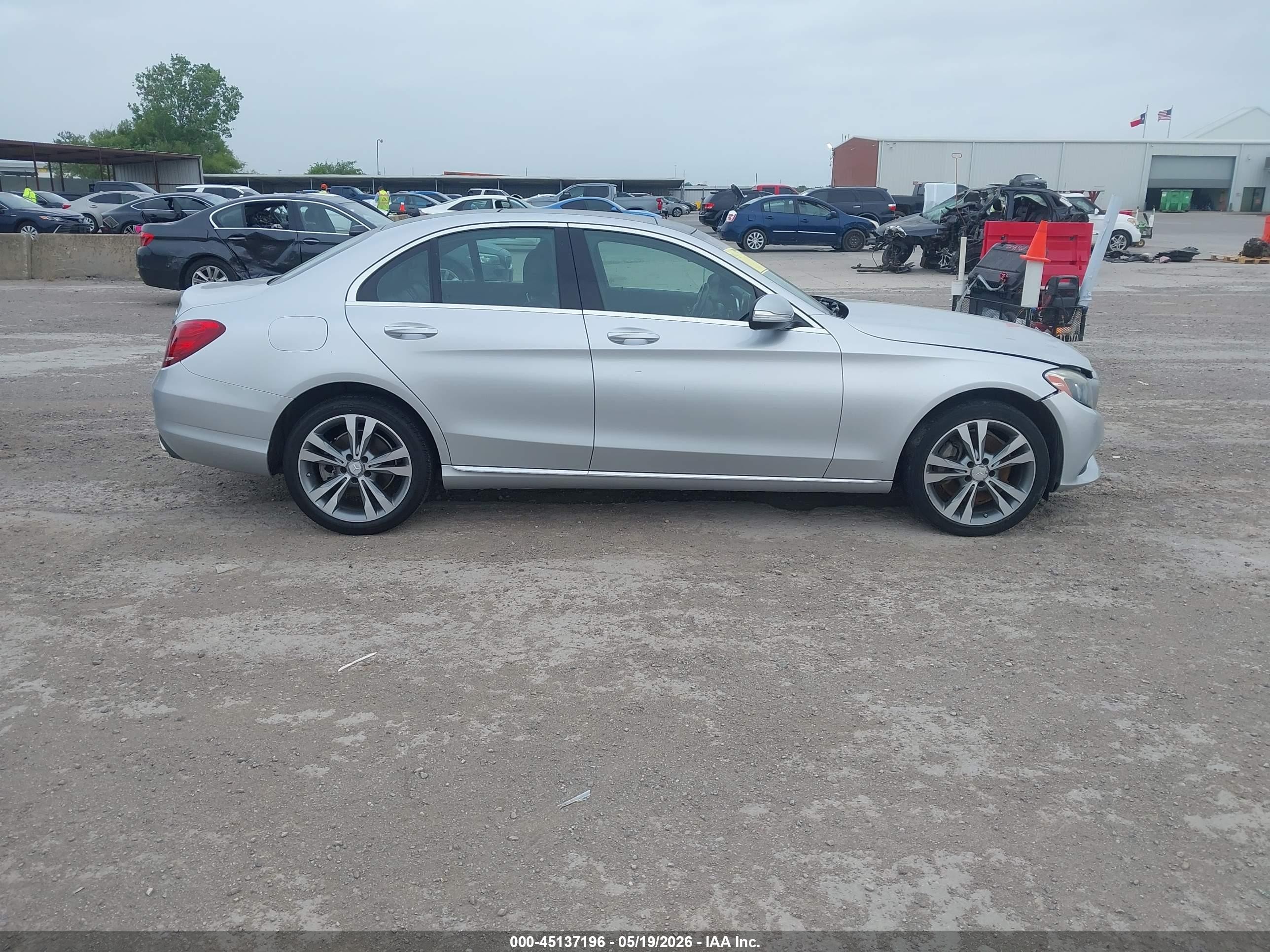 2015 Mercedes-benz C 300 4matic Серебряный vin: 55SWF4KB4FU000459