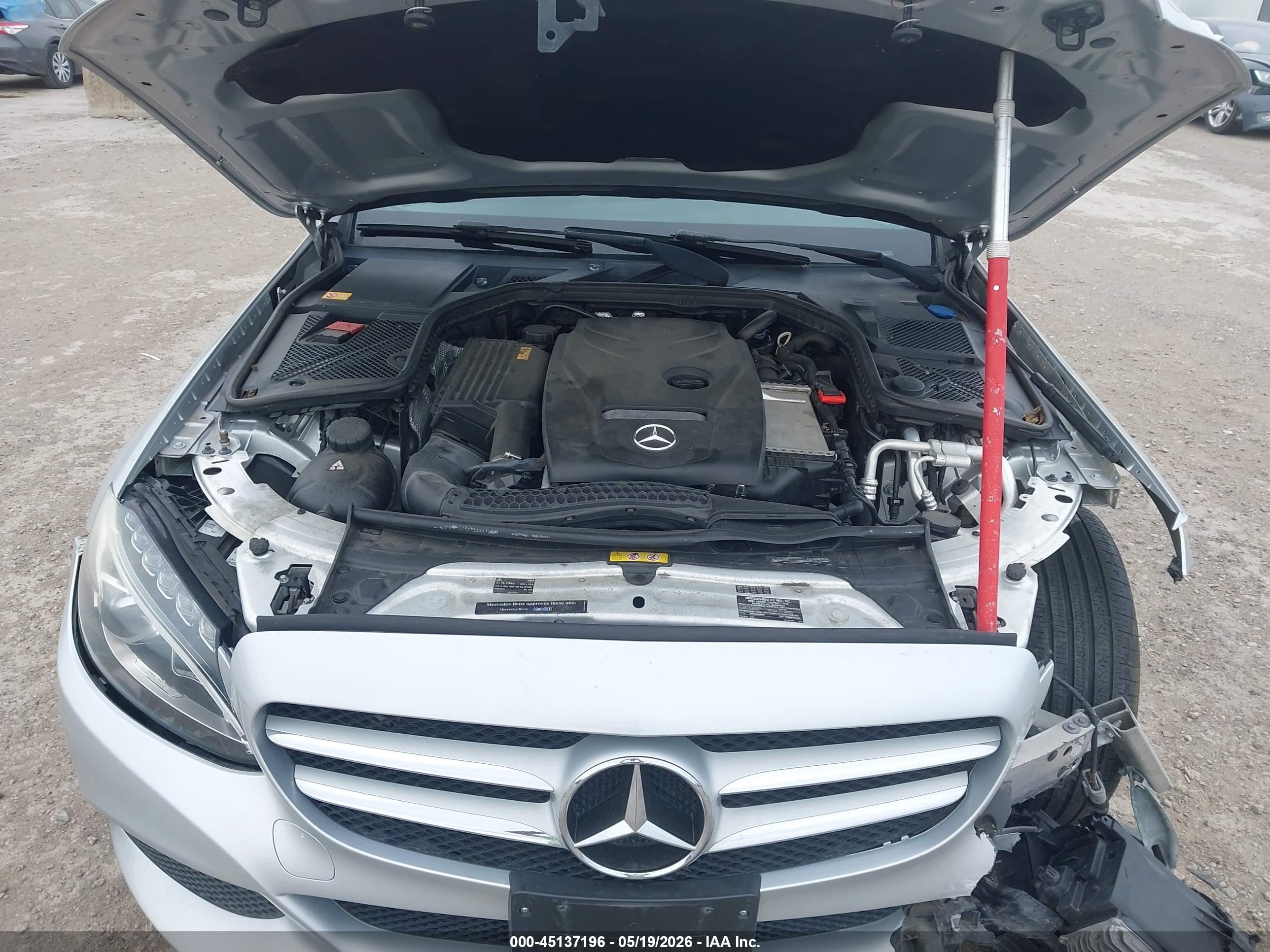 2015 Mercedes-benz C 300 4matic Серебряный vin: 55SWF4KB4FU000459