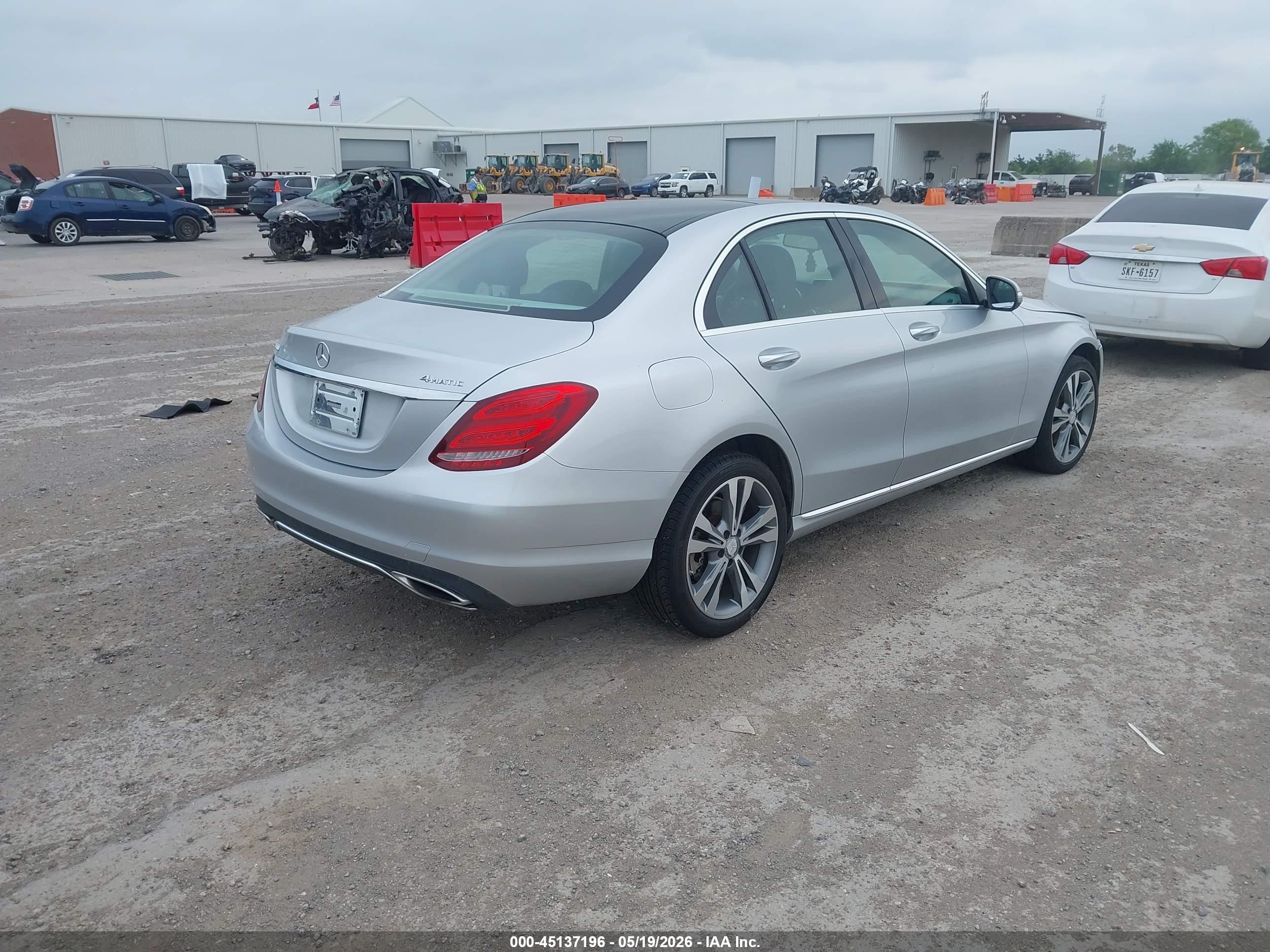 2015 Mercedes-benz C 300 4matic Серебряный vin: 55SWF4KB4FU000459