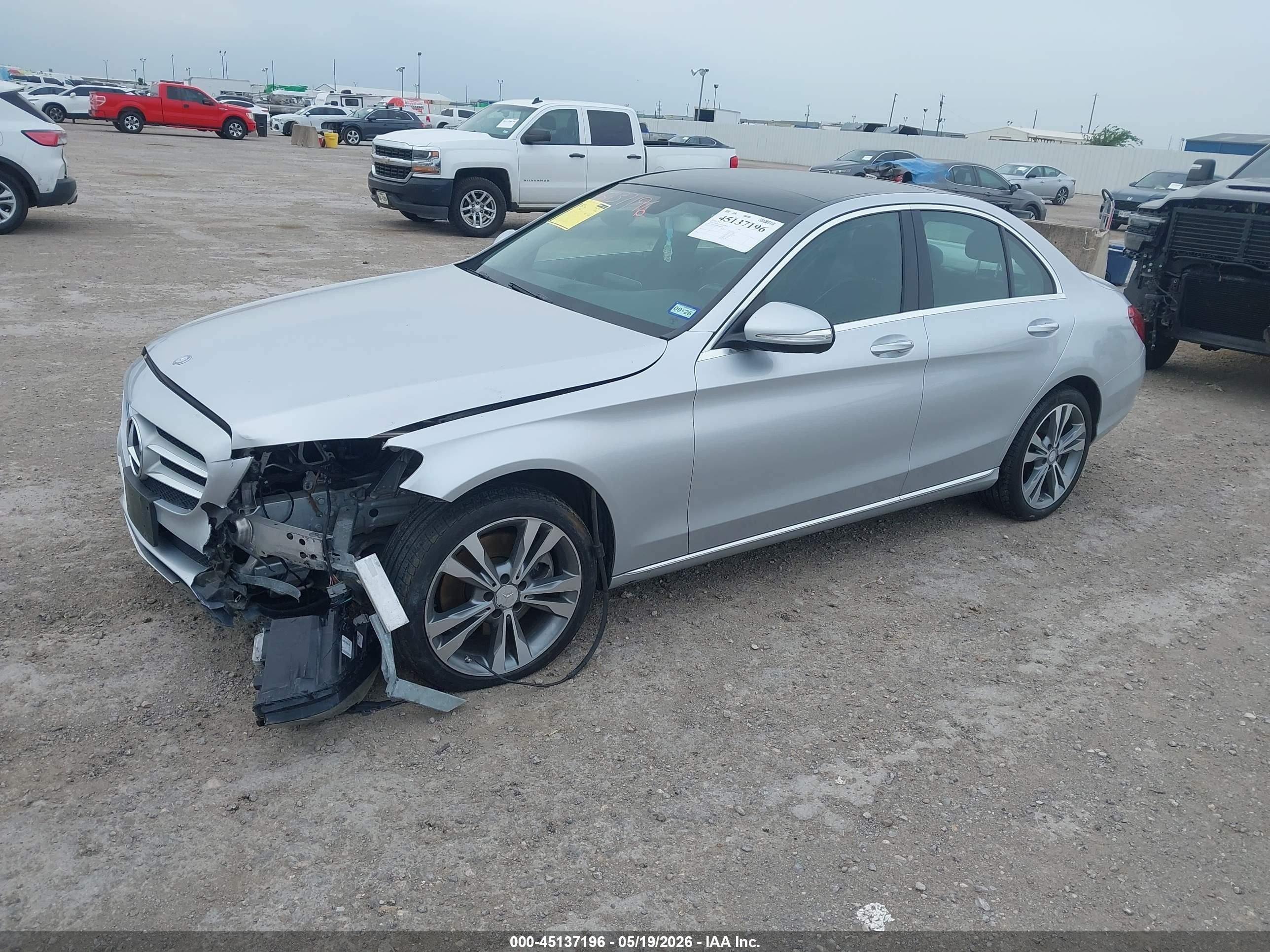 2015 Mercedes-benz C 300 4matic Серебряный vin: 55SWF4KB4FU000459
