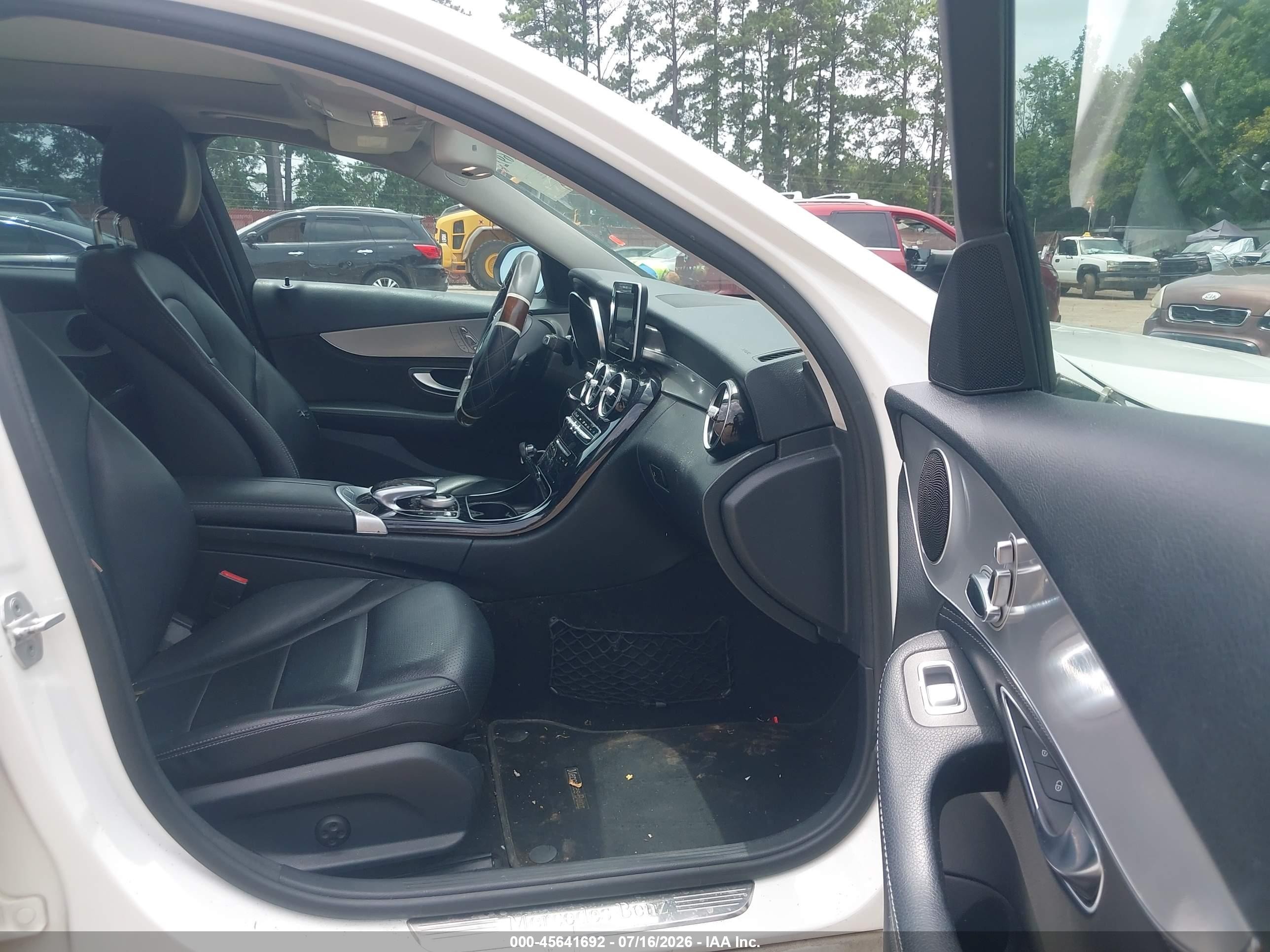 2015 Mercedes-benz C 300 4matic White vin: 55SWF4KB4FU012529