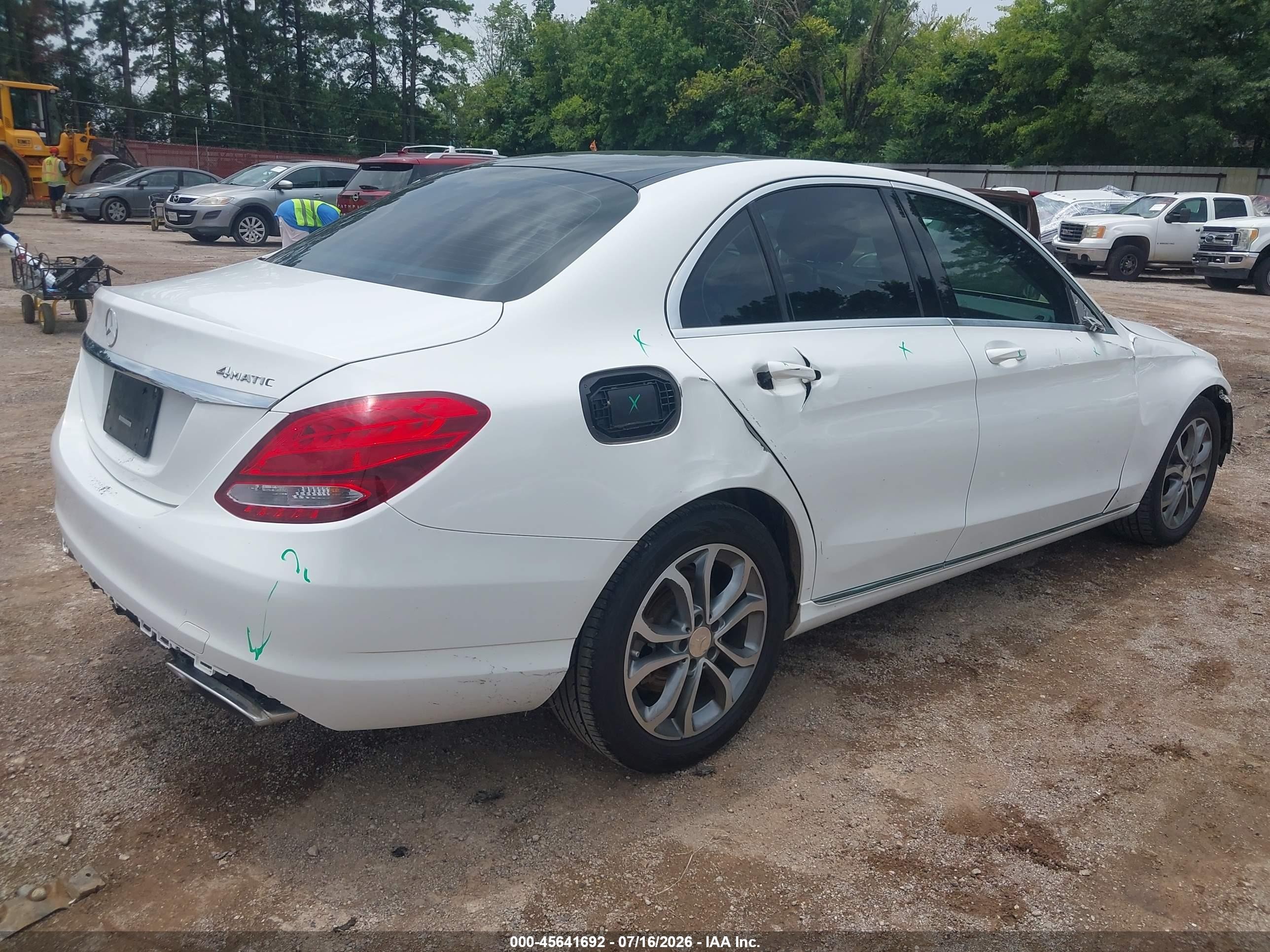 2015 Mercedes-benz C 300 4matic White vin: 55SWF4KB4FU012529
