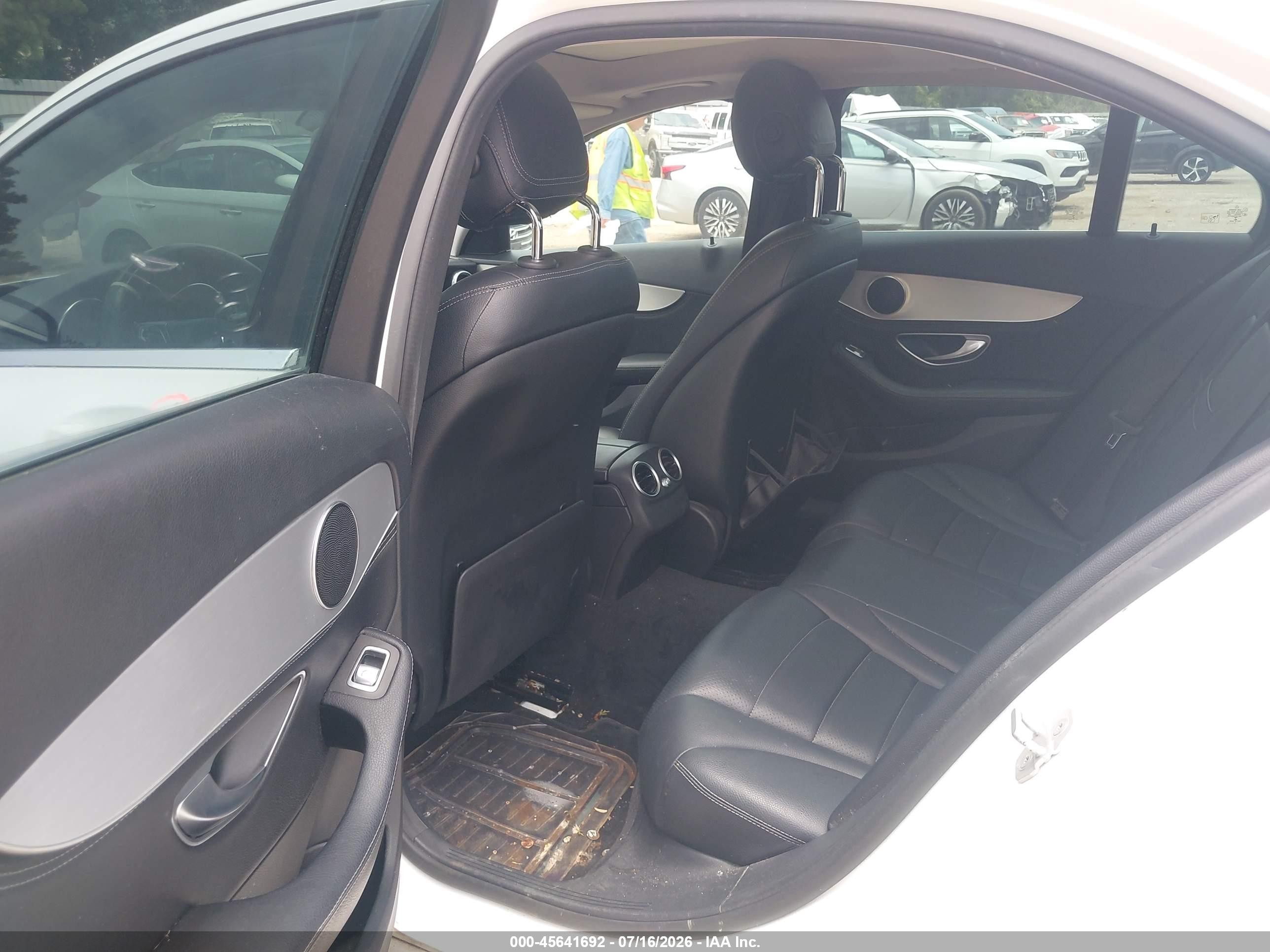 2015 Mercedes-benz C 300 4matic White vin: 55SWF4KB4FU012529