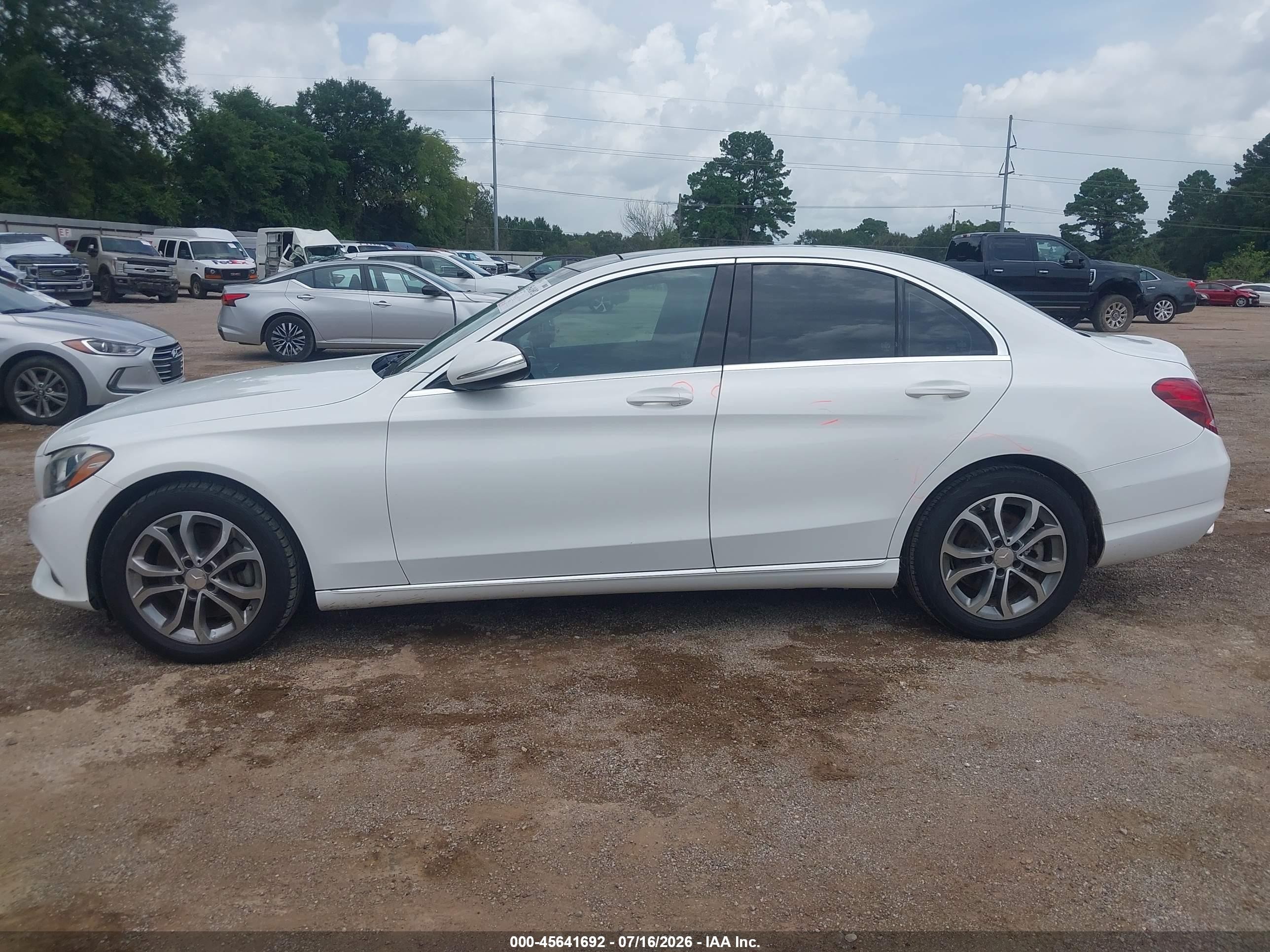 2015 Mercedes-benz C 300 4matic White vin: 55SWF4KB4FU012529