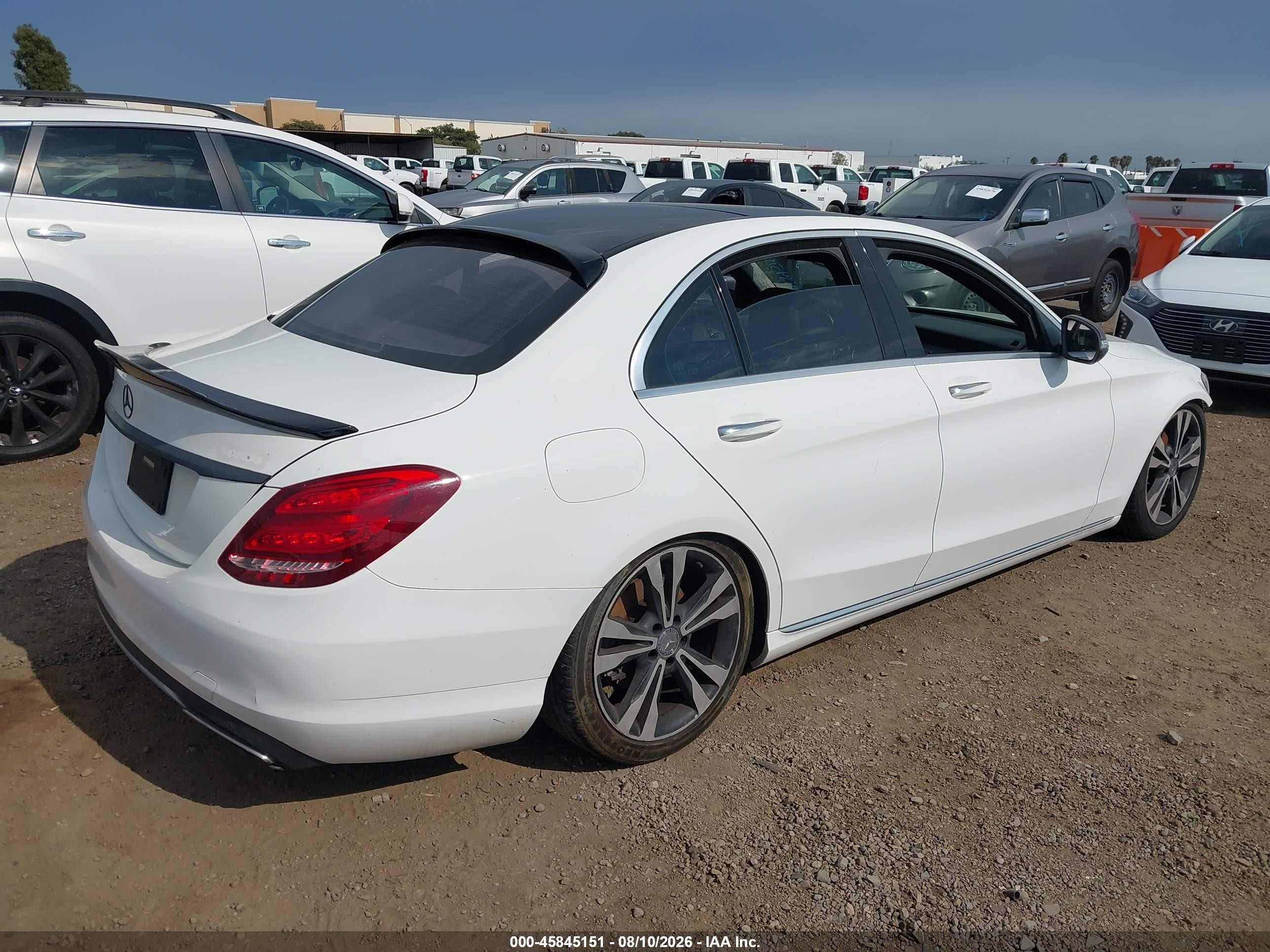 2015 Mercedes-benz C 300 4matic White vin: 55SWF4KB4FU021697