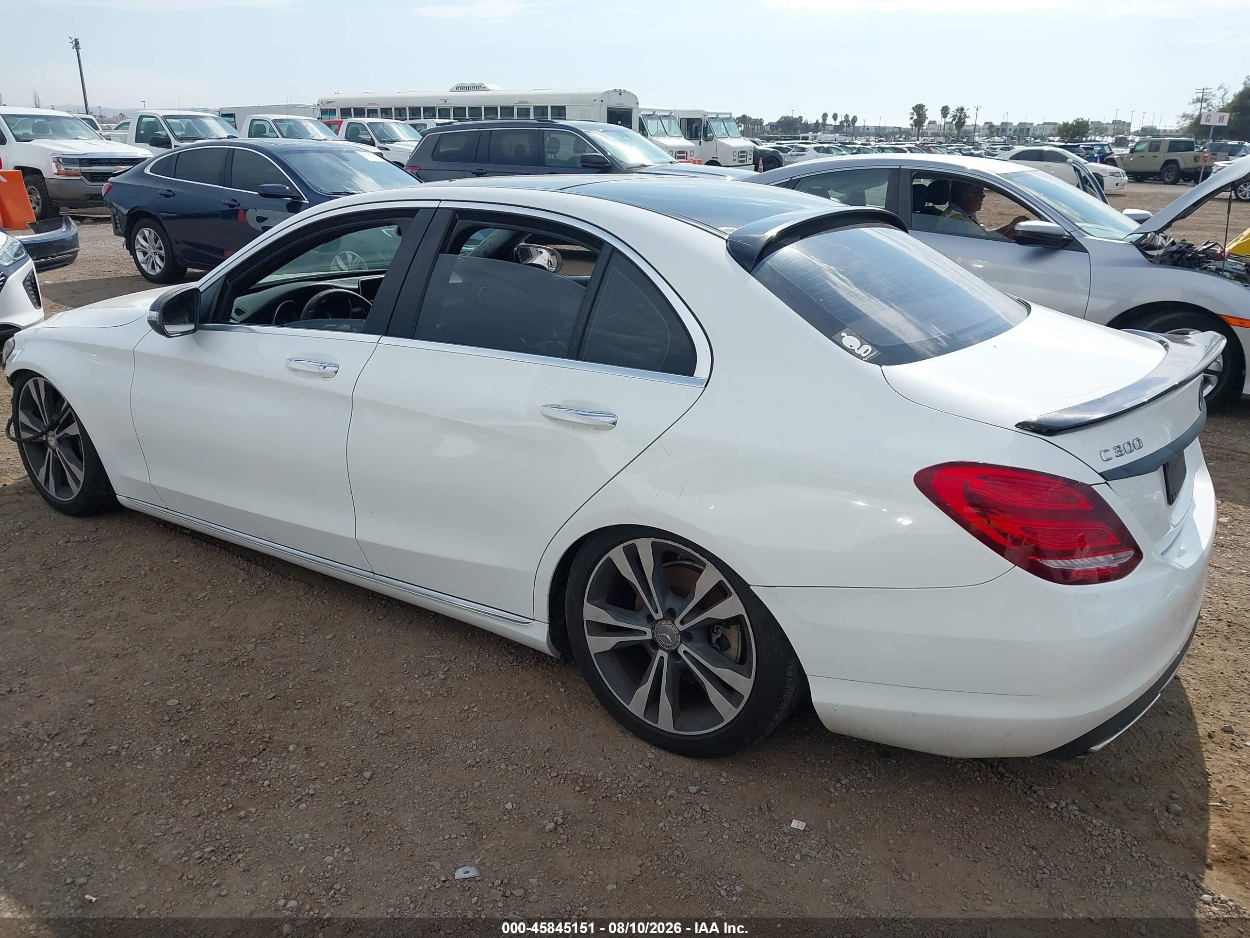 2015 Mercedes-benz C 300 4matic White vin: 55SWF4KB4FU021697