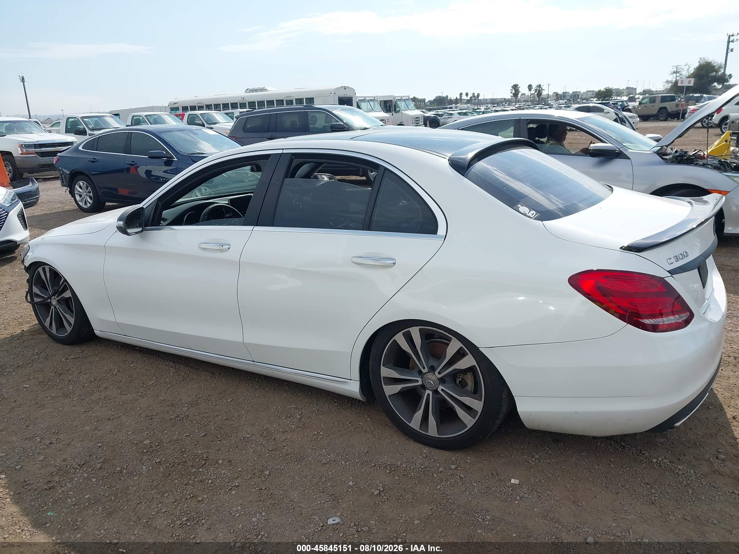 2015 Mercedes-benz C 300 4matic White vin: 55SWF4KB4FU021697