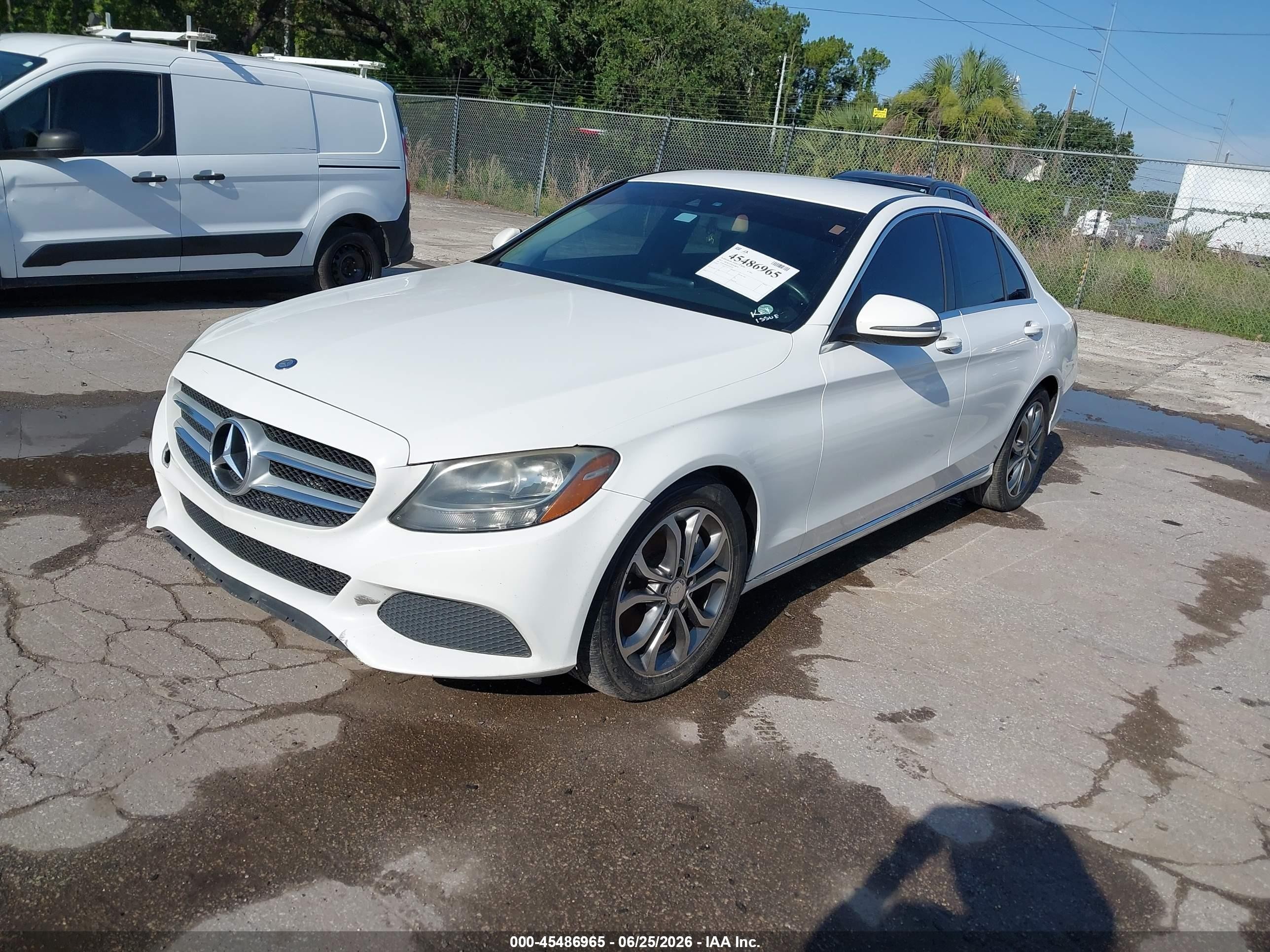 2015 Mercedes-benz C 300 4matic White vin: 55SWF4KB4FU022624