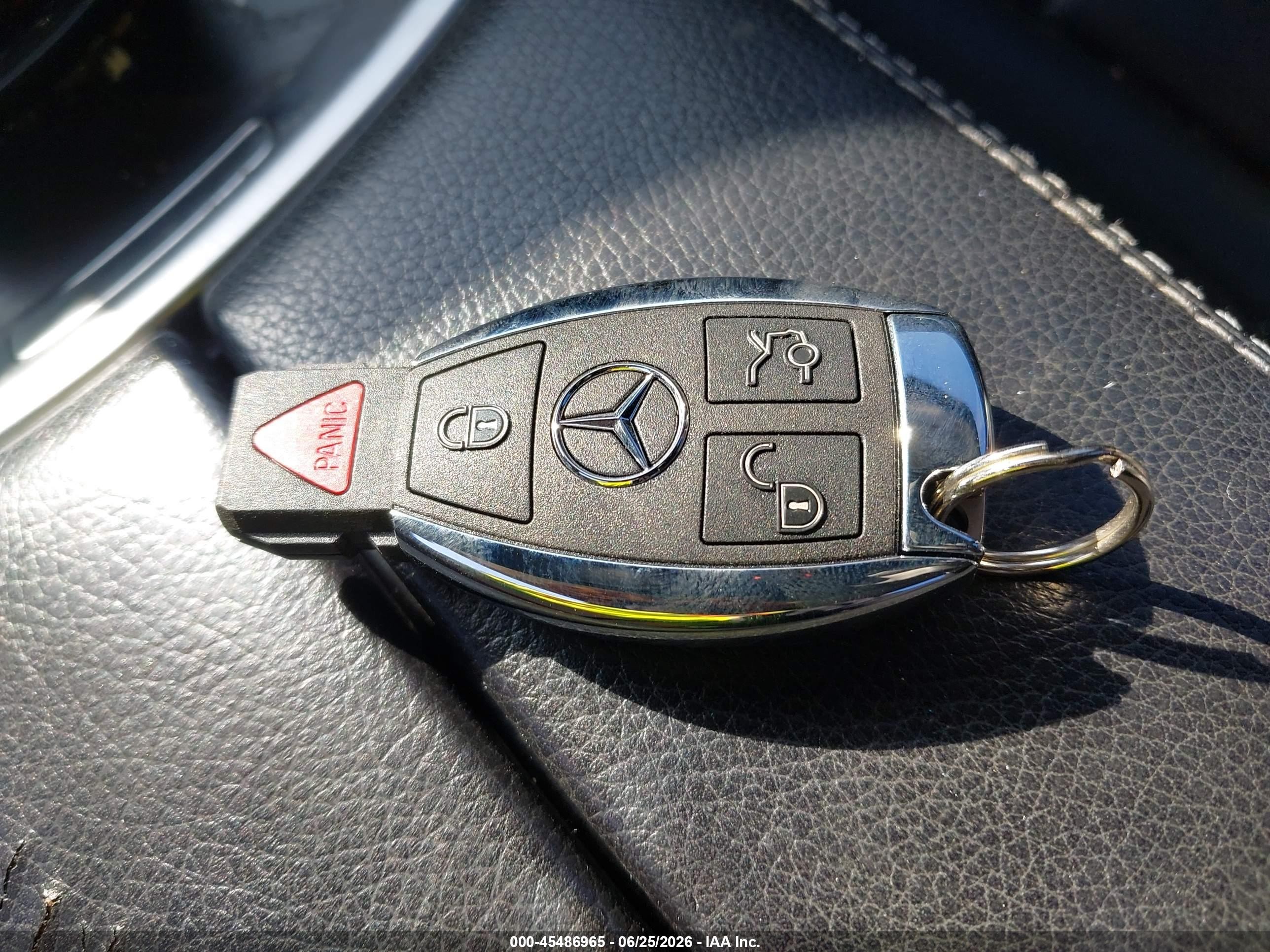 2015 Mercedes-benz C 300 4matic White vin: 55SWF4KB4FU022624