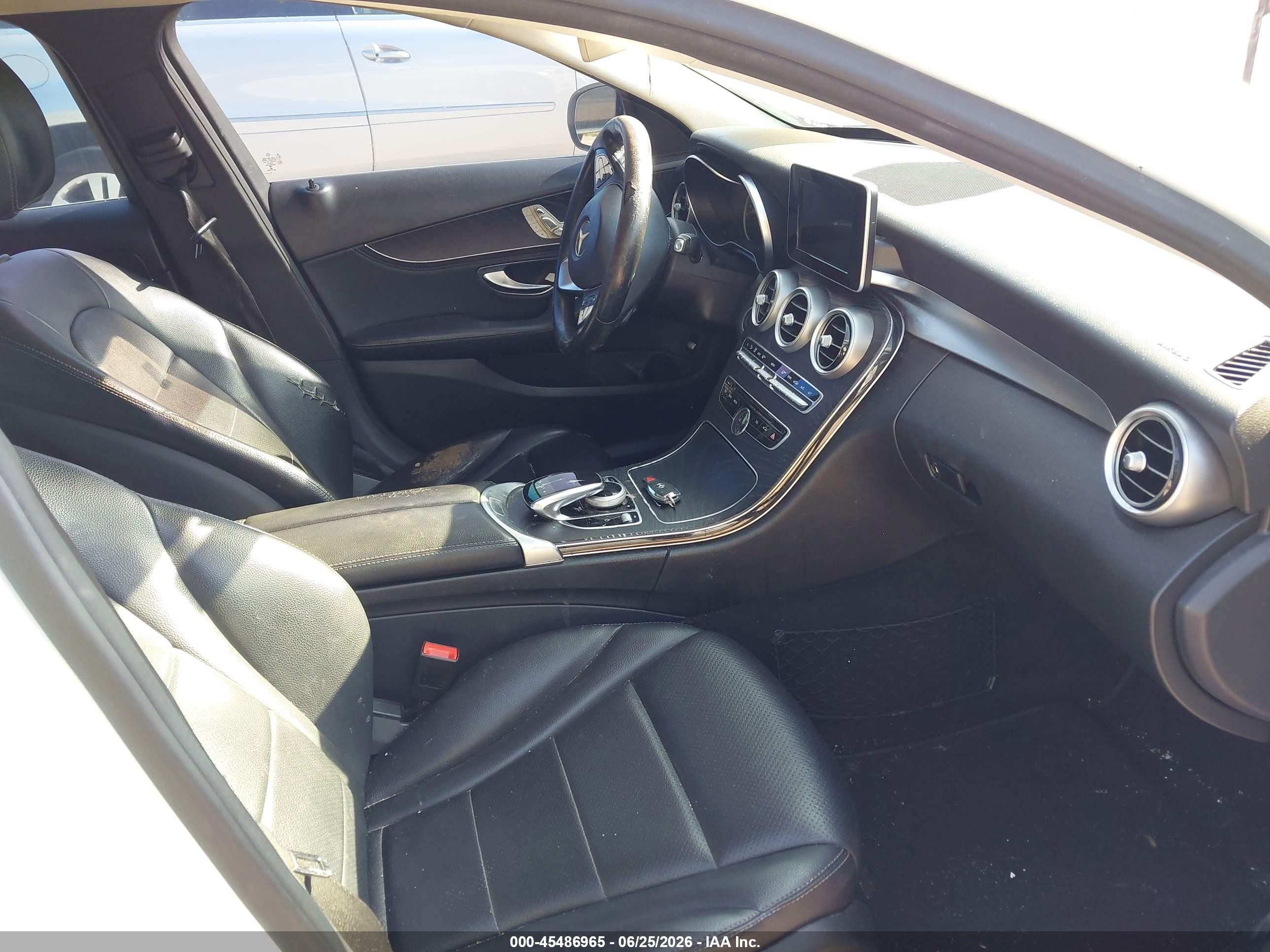 2015 Mercedes-benz C 300 4matic White vin: 55SWF4KB4FU022624