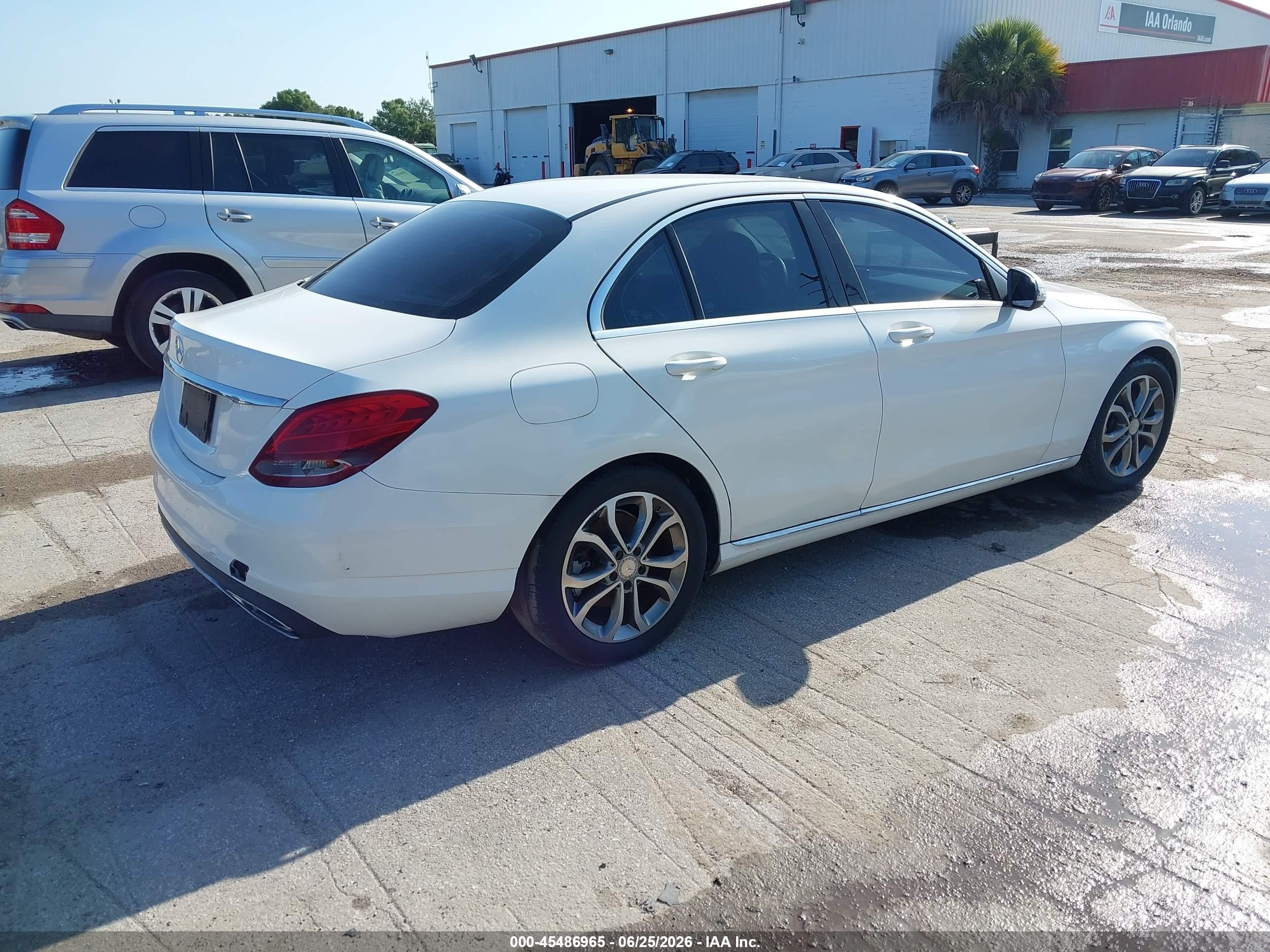 2015 Mercedes-benz C 300 4matic White vin: 55SWF4KB4FU022624