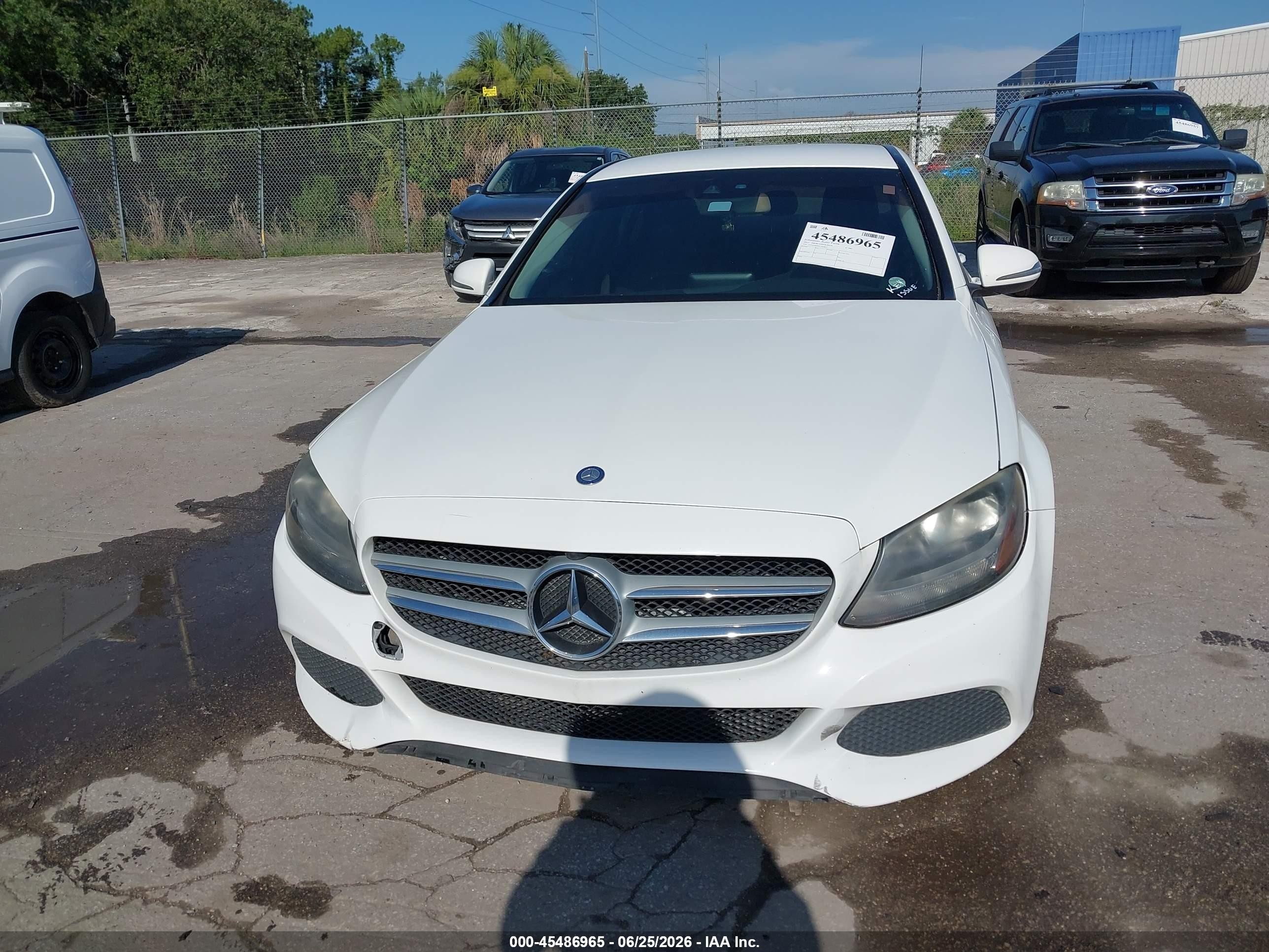 2015 Mercedes-benz C 300 4matic White vin: 55SWF4KB4FU022624