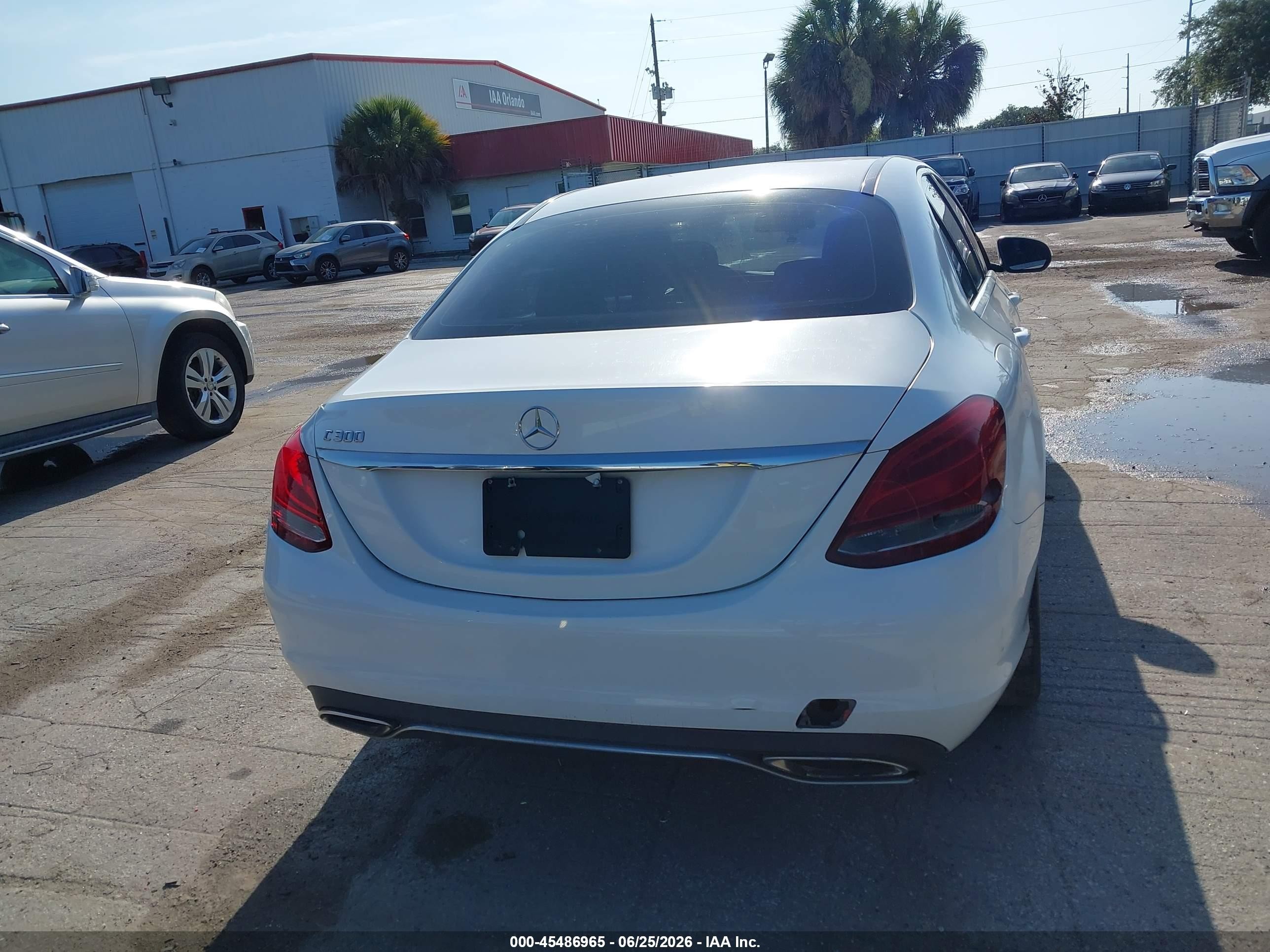 2015 Mercedes-benz C 300 4matic White vin: 55SWF4KB4FU022624