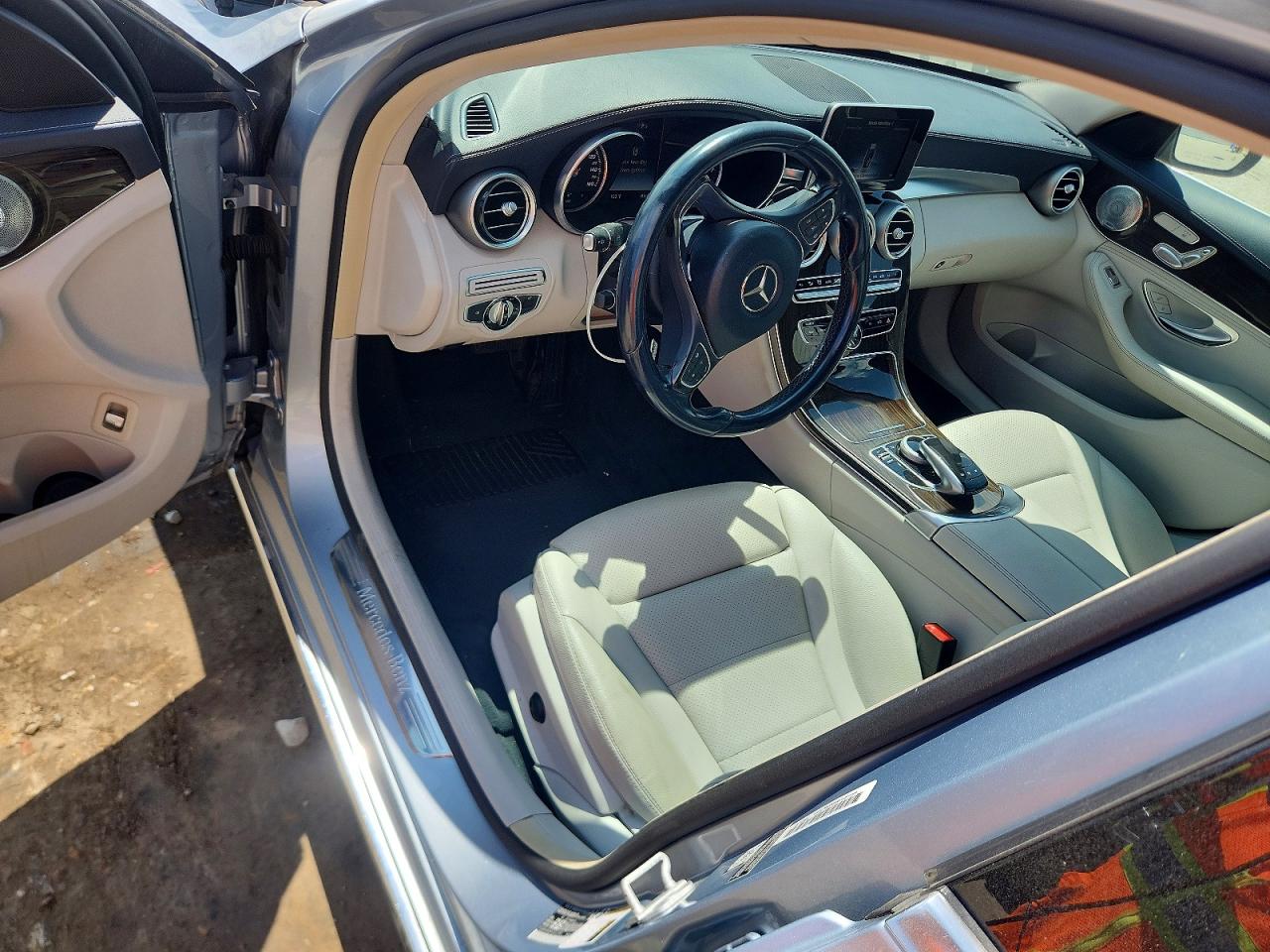 2015 Mercedes-benz C 300 4matic Silver vin: 55SWF4KB4FU022994