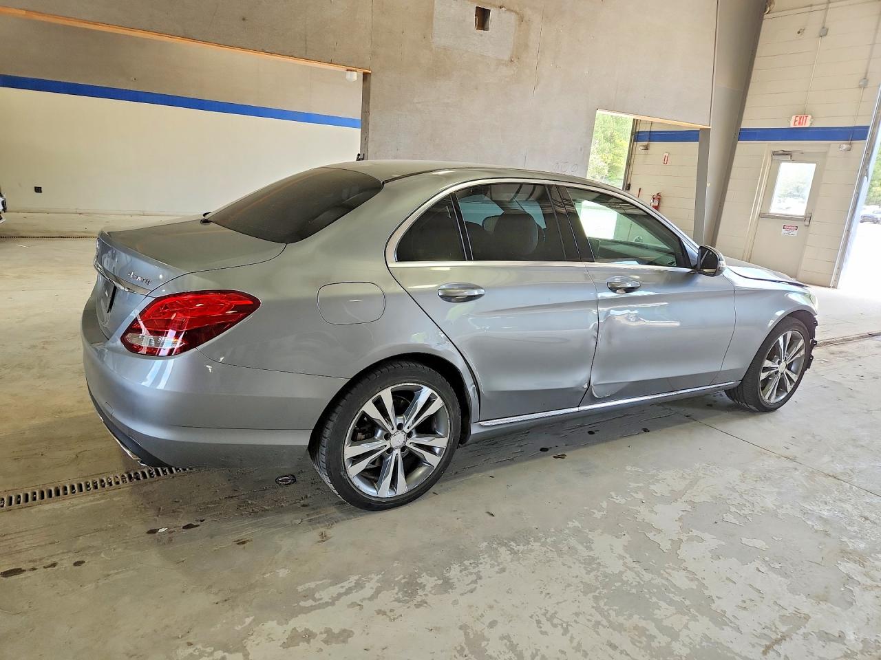 2015 Mercedes-benz C 300 4matic Серый vin: 55SWF4KB4FU023255