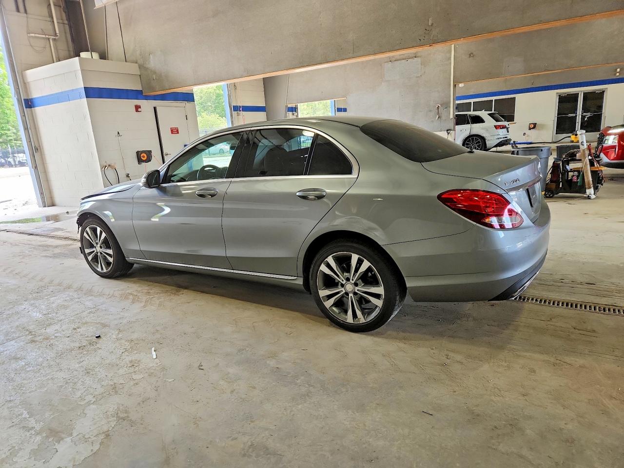 2015 Mercedes-benz C 300 4matic Серый vin: 55SWF4KB4FU023255