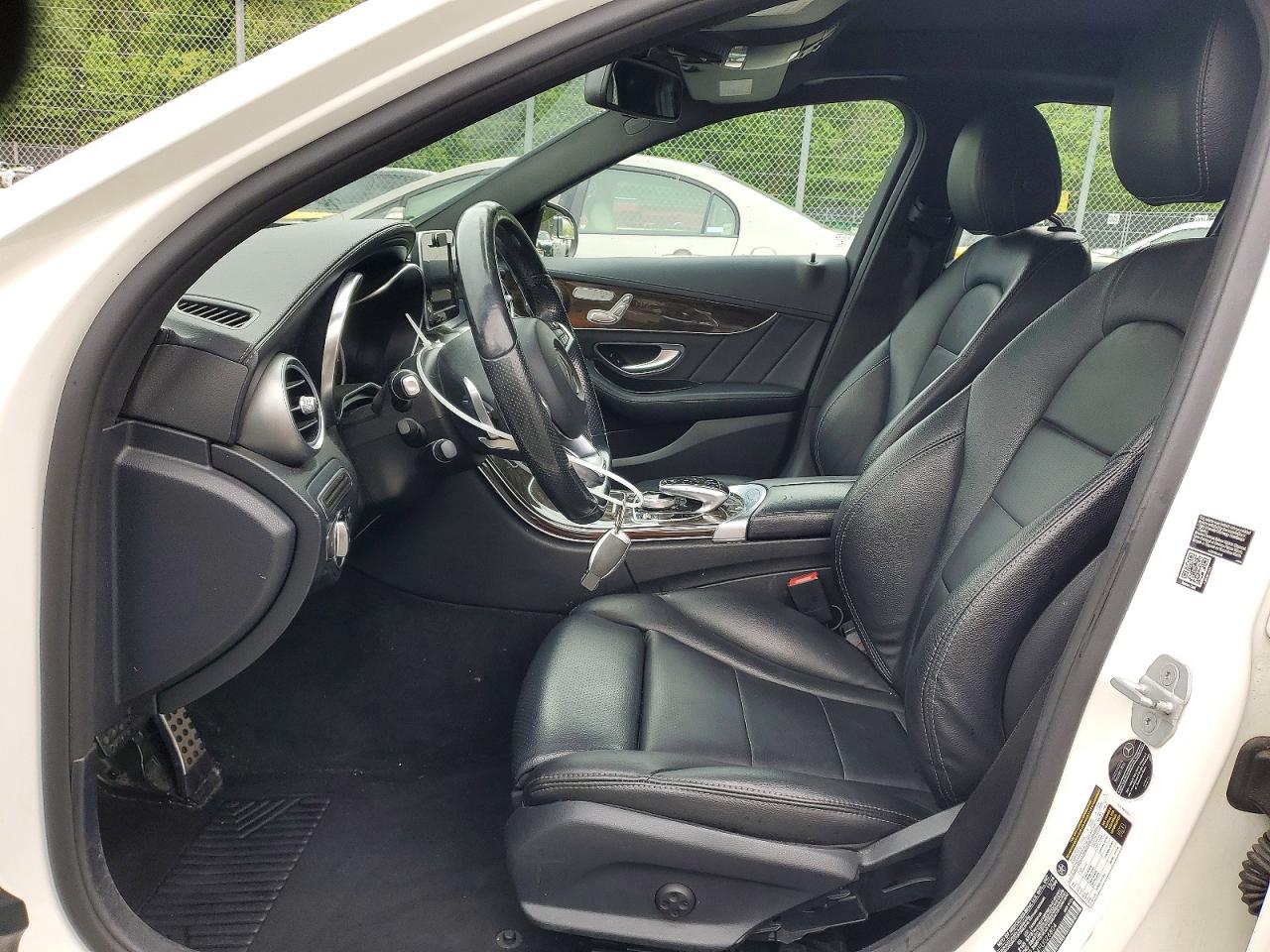 2015 Mercedes-benz C 300 4matic Белый vin: 55SWF4KB4FU026804